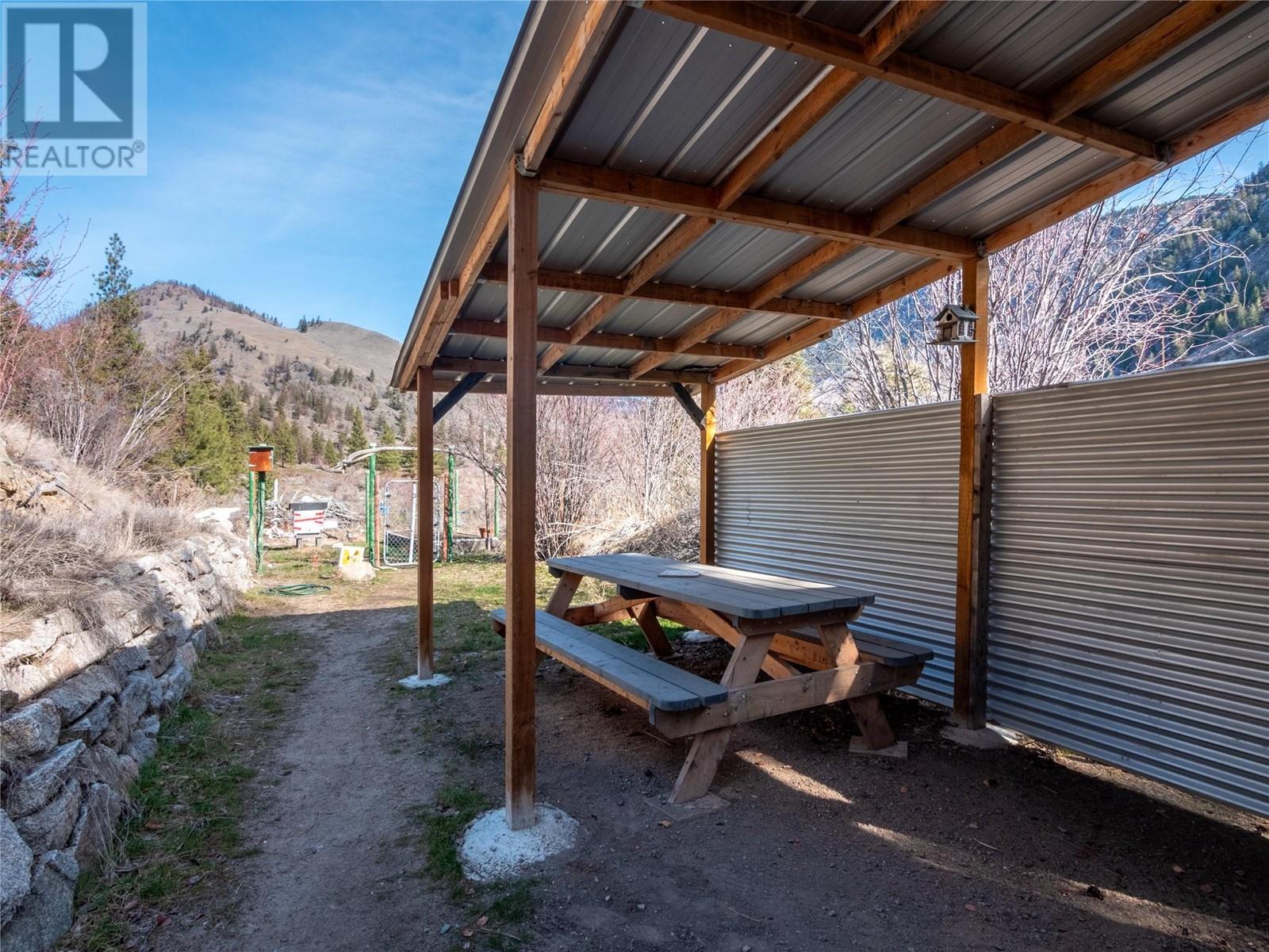 105 Stage Coach Road, Keremeos
