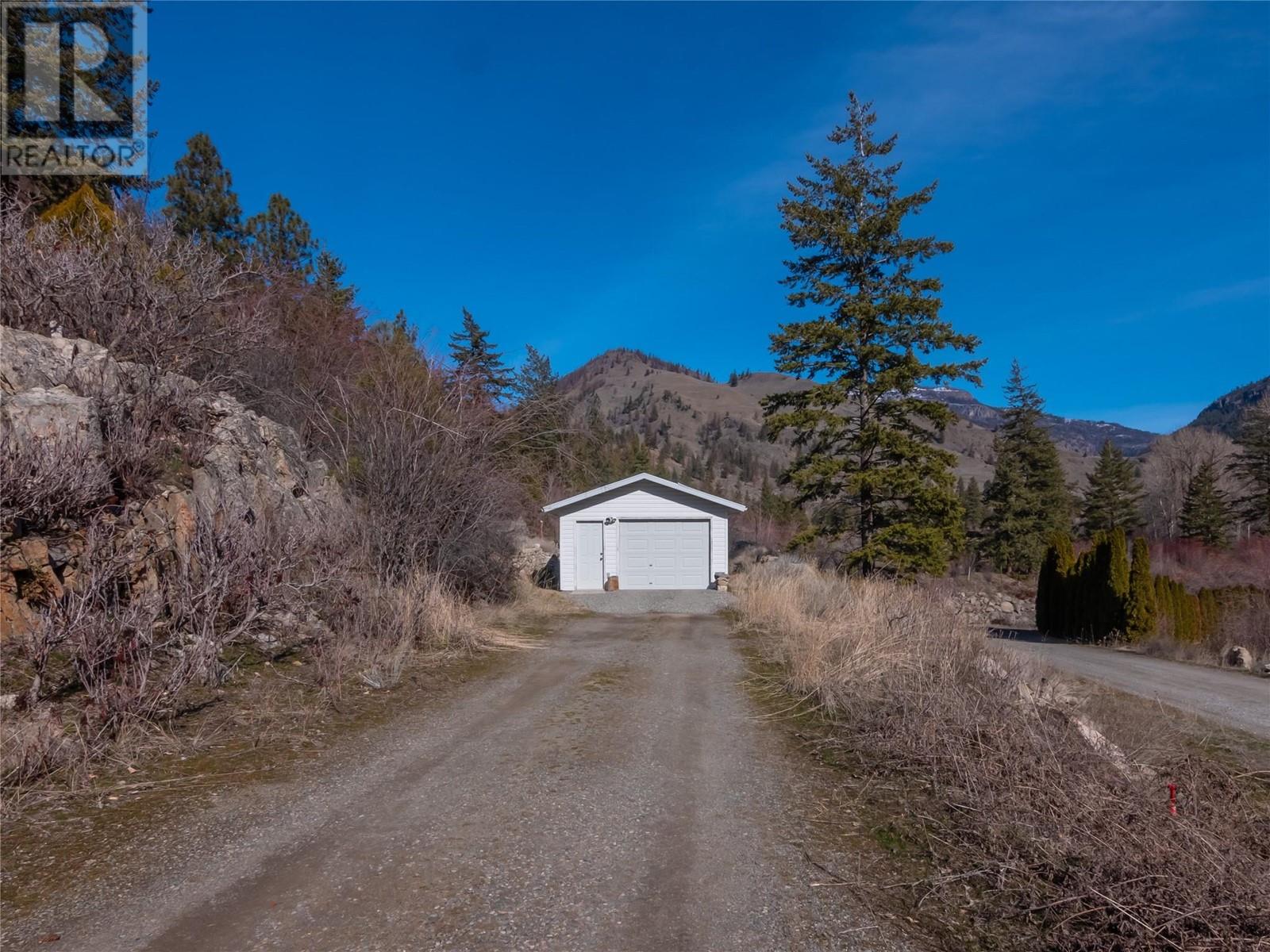 105 Stage Coach Road, Keremeos