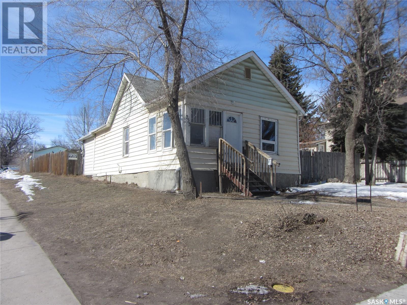 2 Bedroom Residential Home For Sale | 353 P Avenue S | Saskatoon | S7M2W3