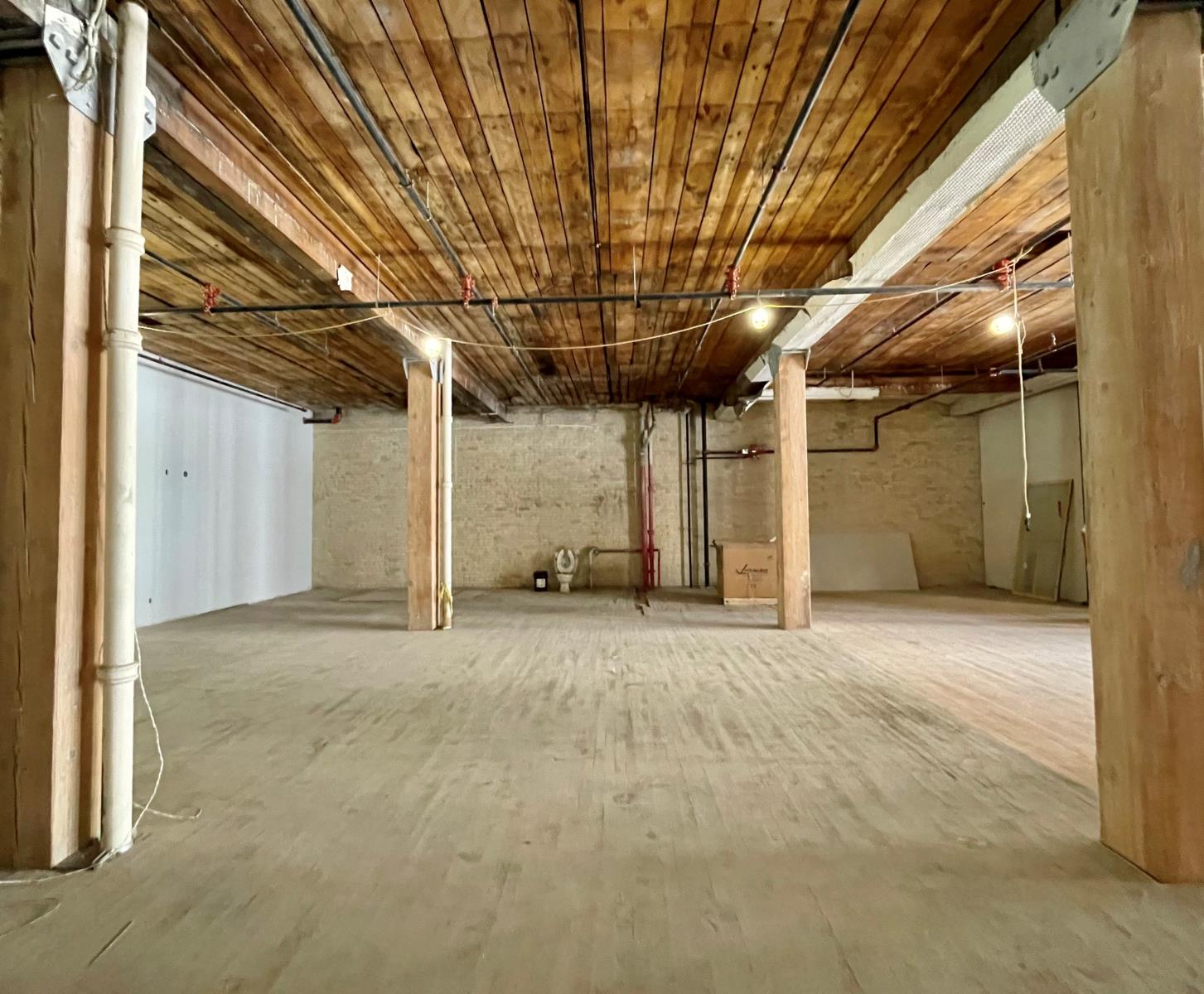 Photo 10 of 306 310 Ross Ave, Winnipeg MB