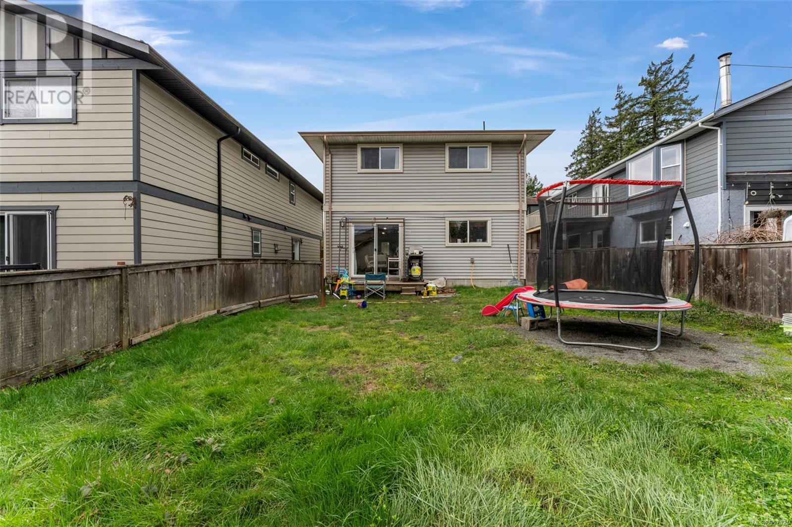  2095 Maple Avenue South, Sooke