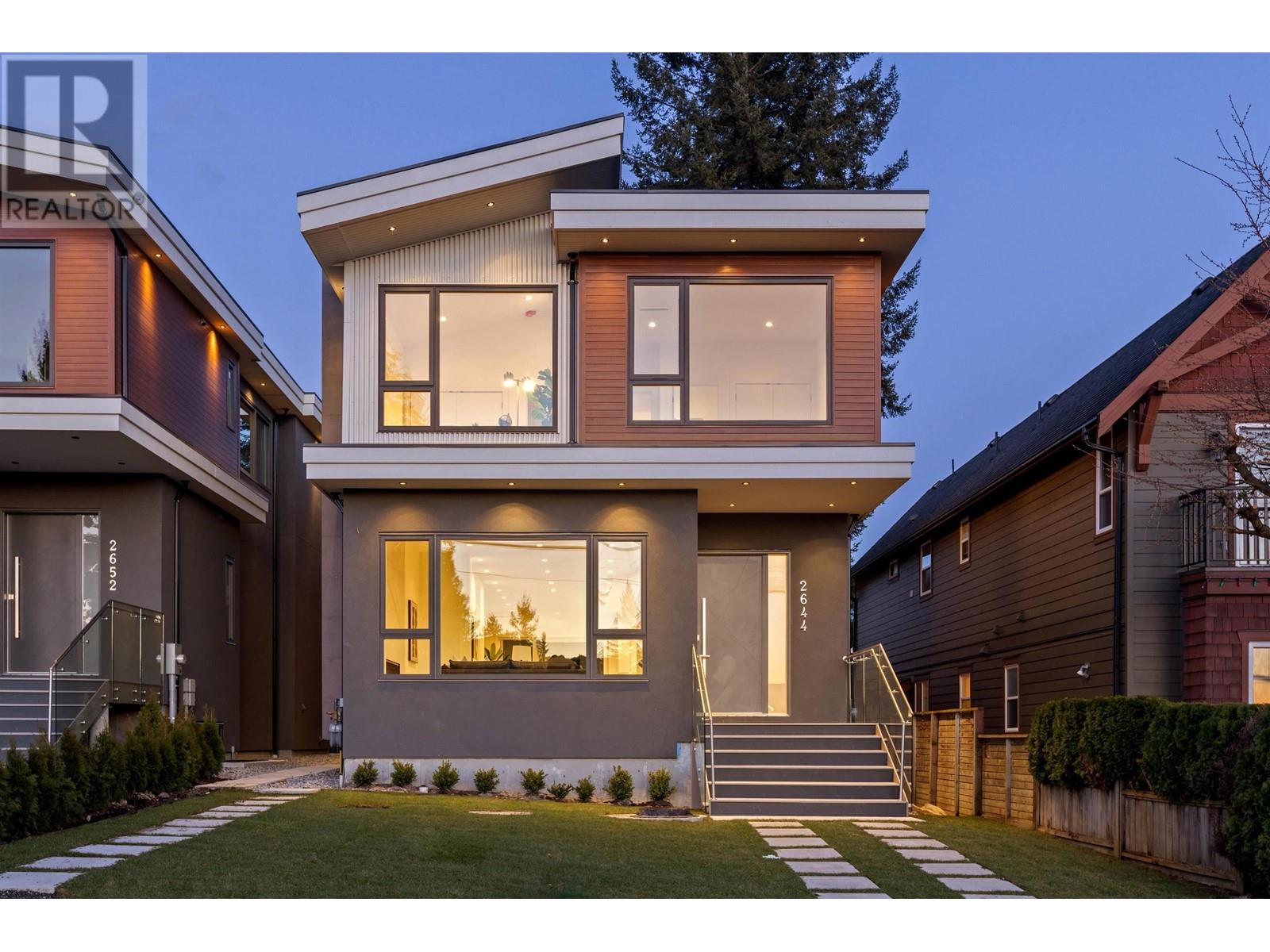 2644 CHESTERFIELD AVENUE, North Vancouver