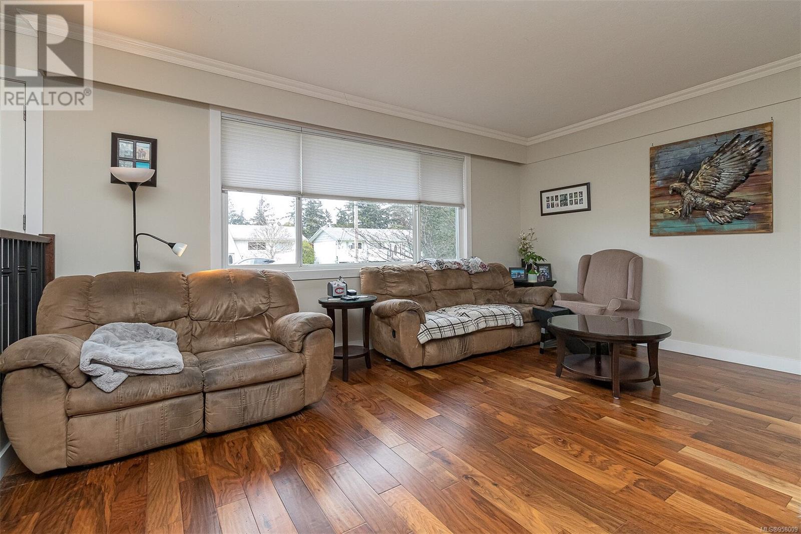323 Benhomer Dr, Colwood