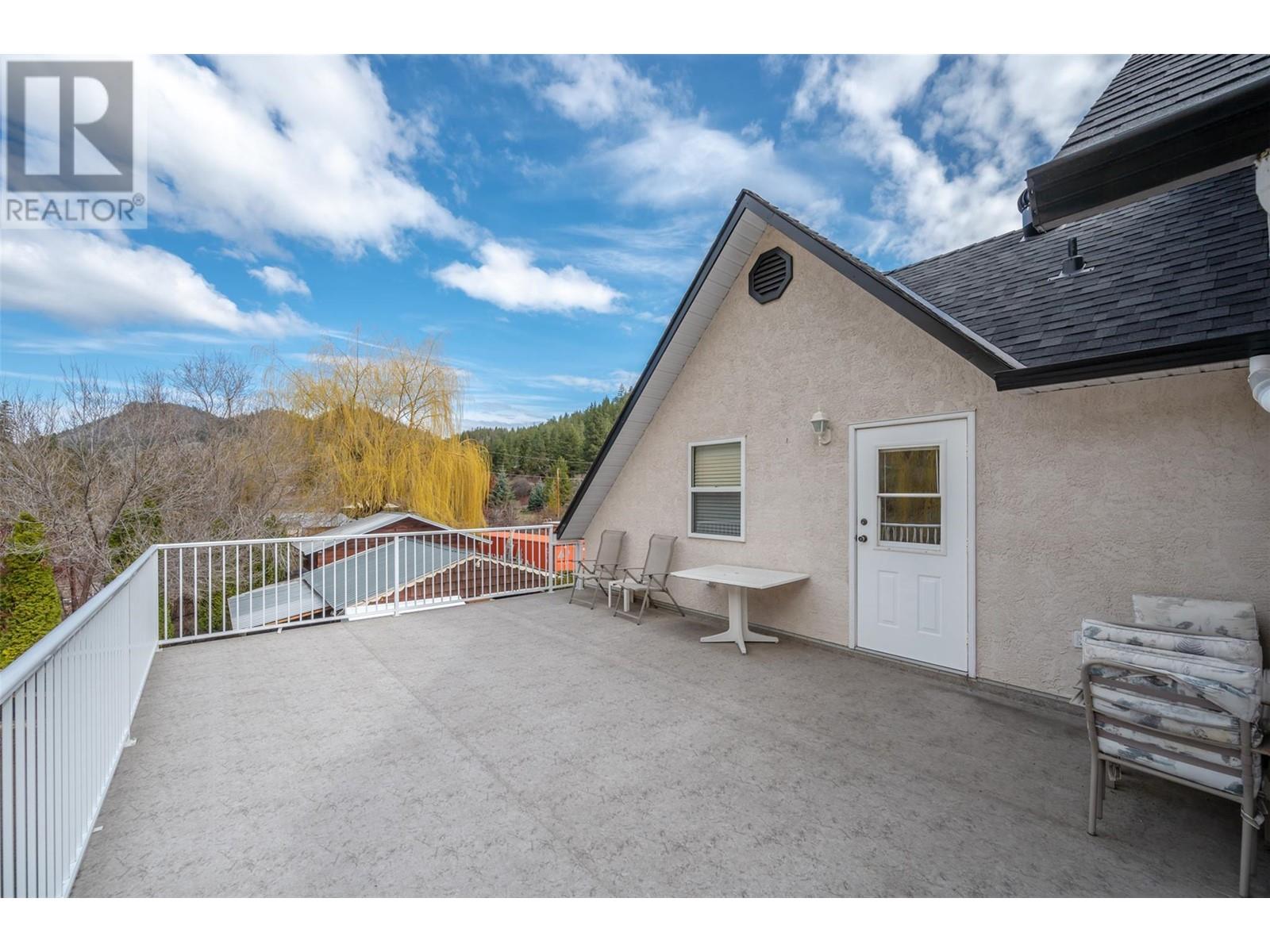 16612 Garnet Valley Road, Summerland