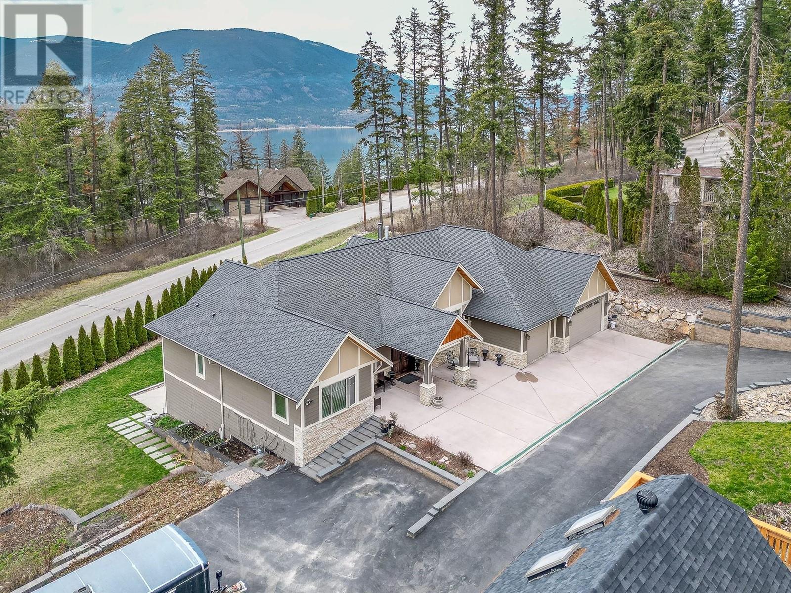  3131 20 Street Northeast, Salmon Arm