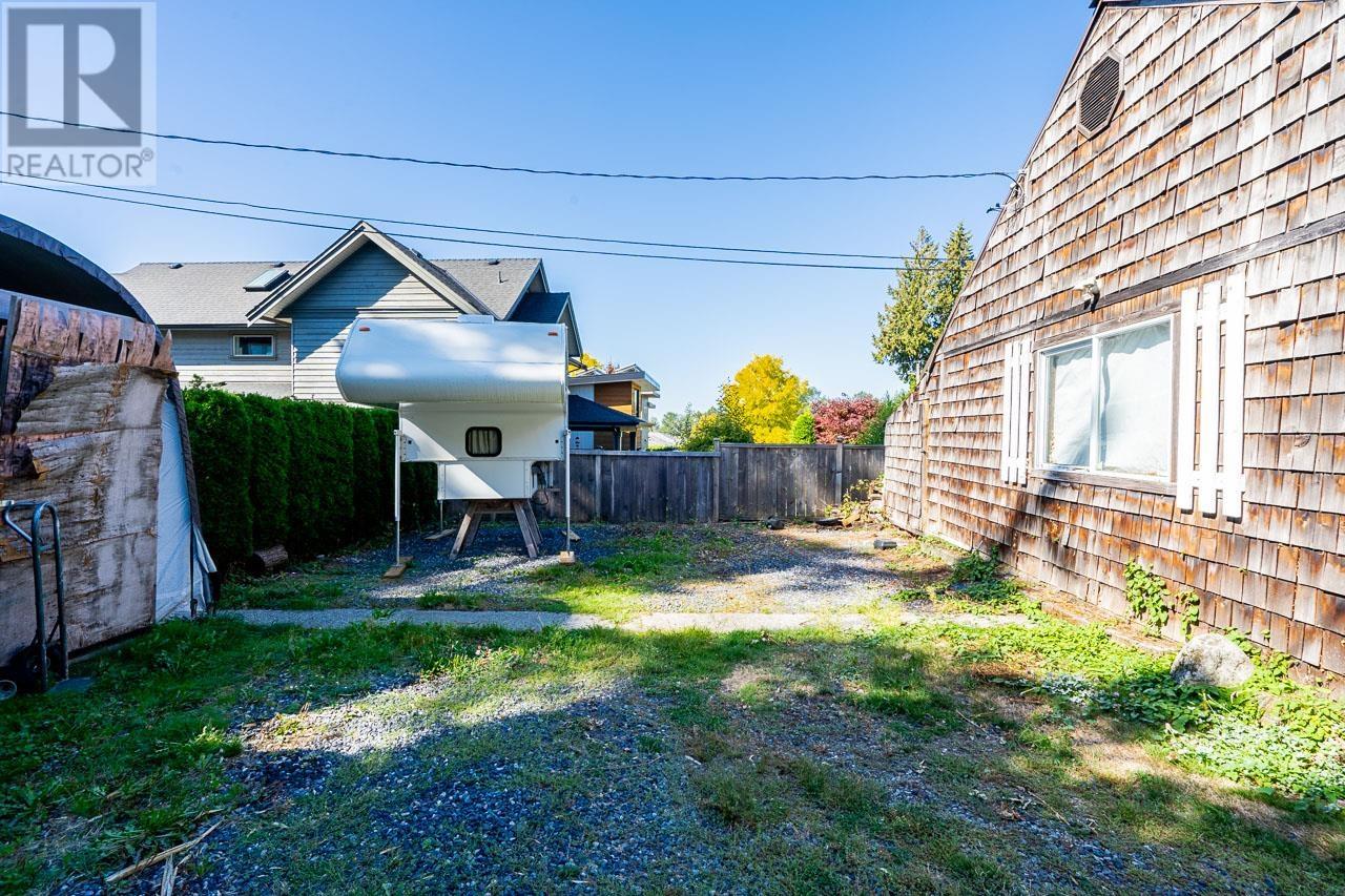 352 W 15TH STREET, North Vancouver