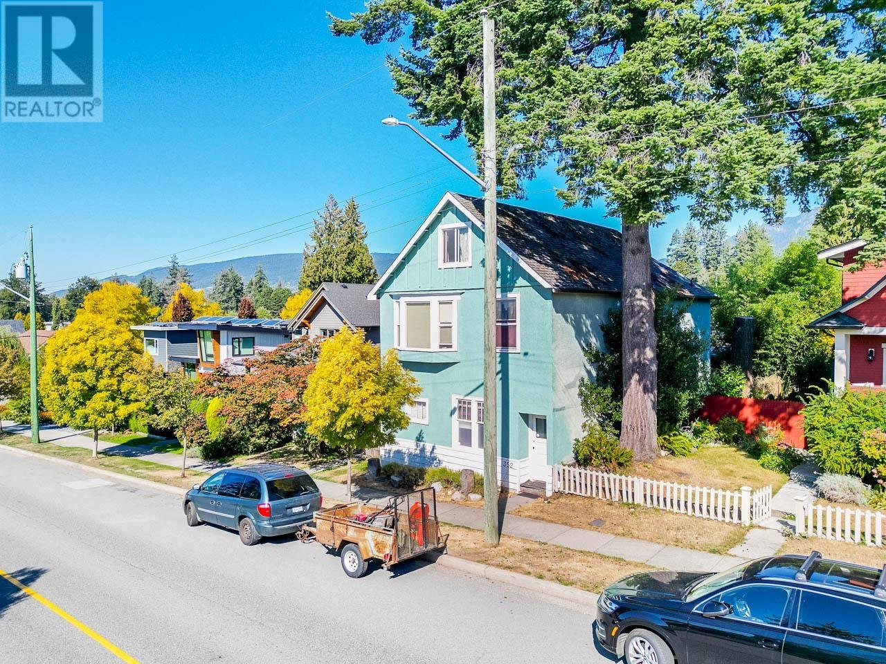 352 W 15TH STREET, North Vancouver