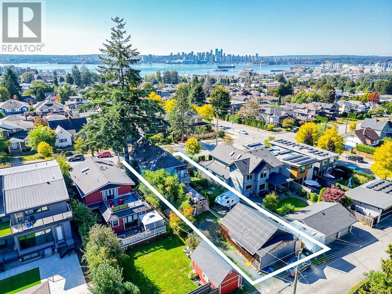 352 W 15TH STREET, North Vancouver