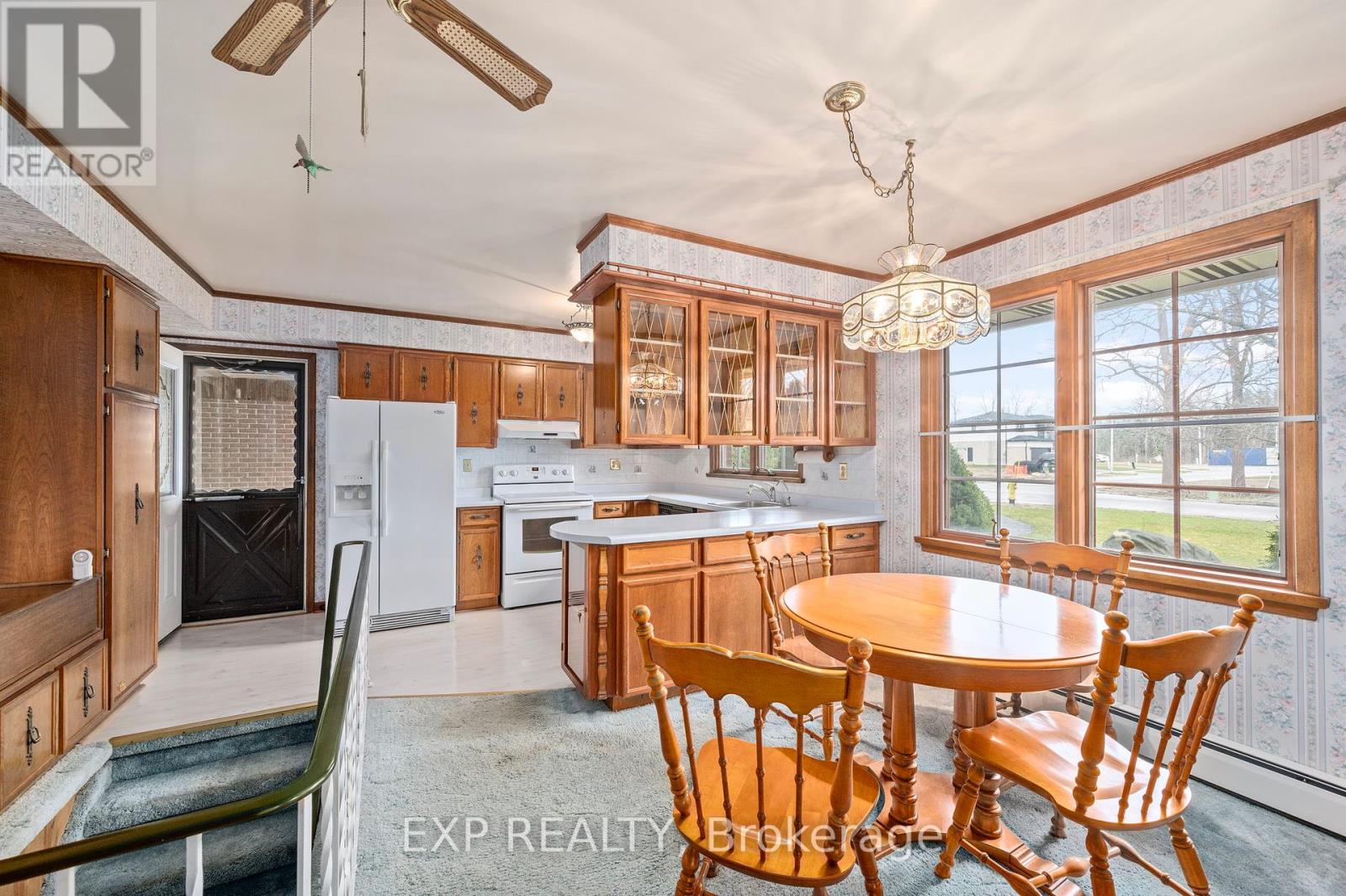 Single Family House Bungalow for Sale 296 HASTINGS ST, North