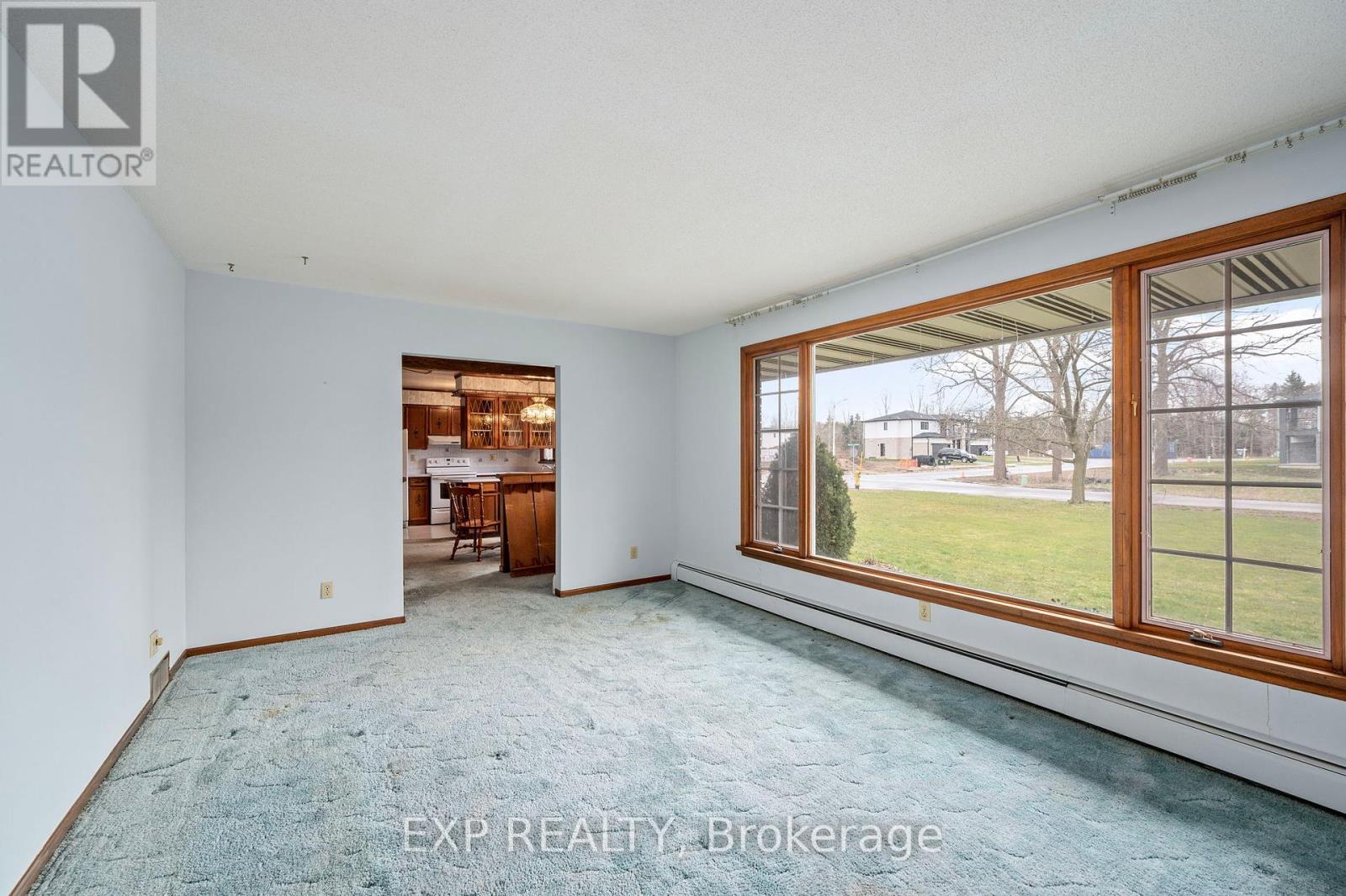 Single Family House Bungalow for Sale 296 HASTINGS ST, North