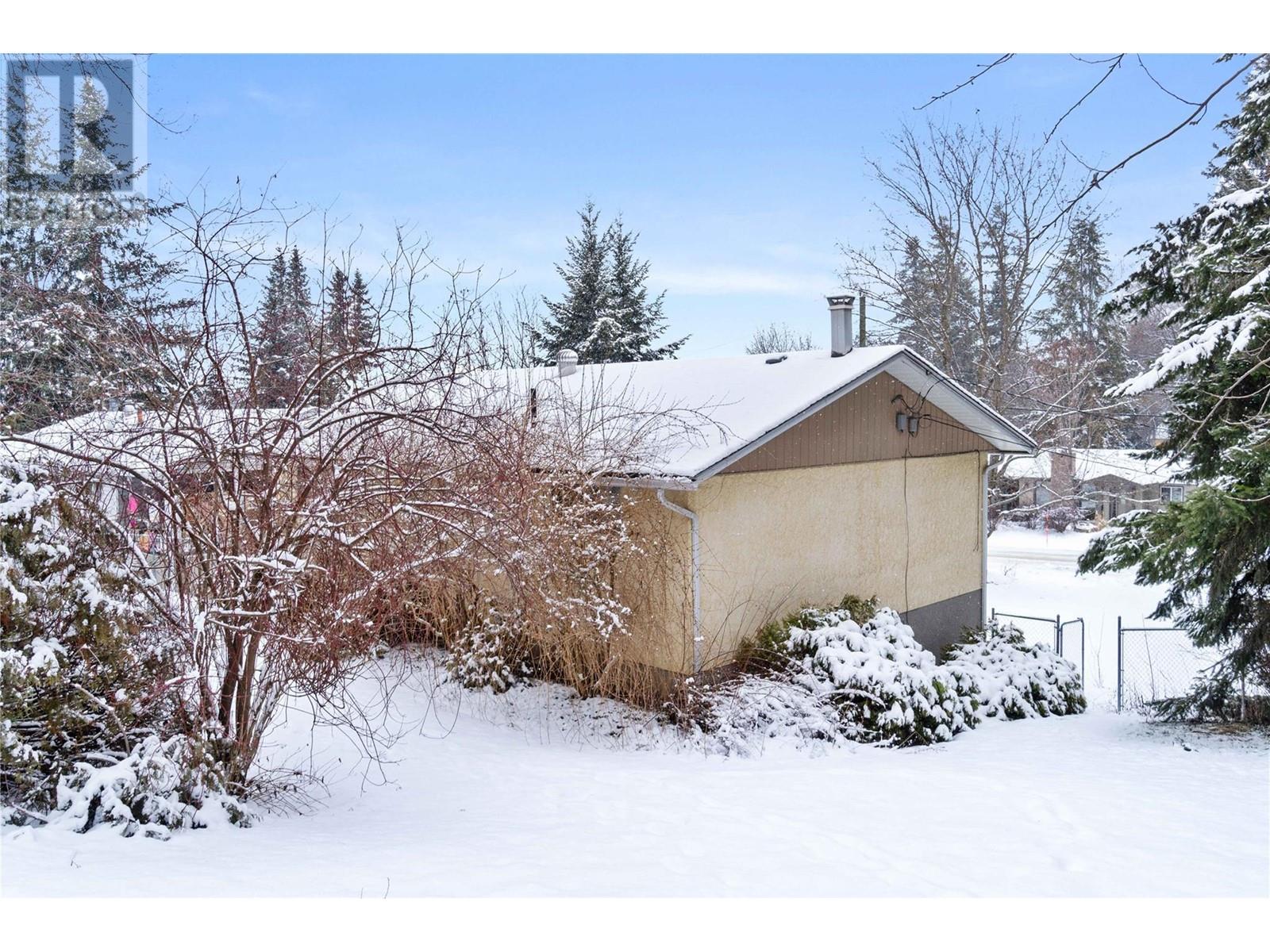  2100 1 Avenue Northeast, Salmon Arm