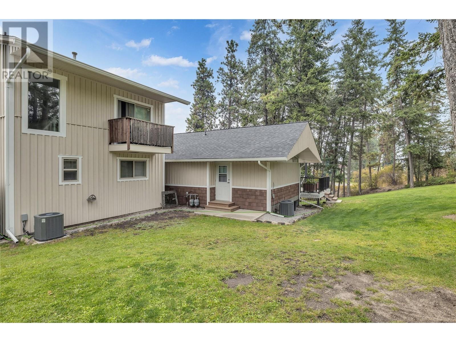  3818 Gellatly Road South, West Kelowna