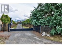 366 STAINES RD, Barriere