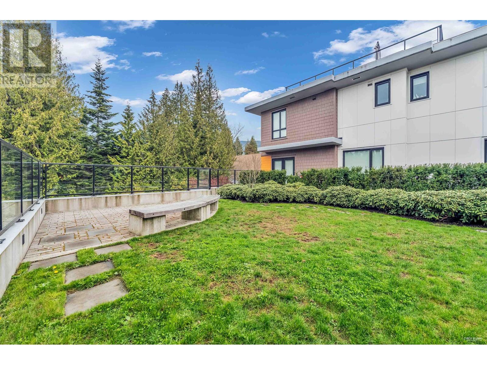218 3220 CONNAUGHT CRESCENT, North Vancouver