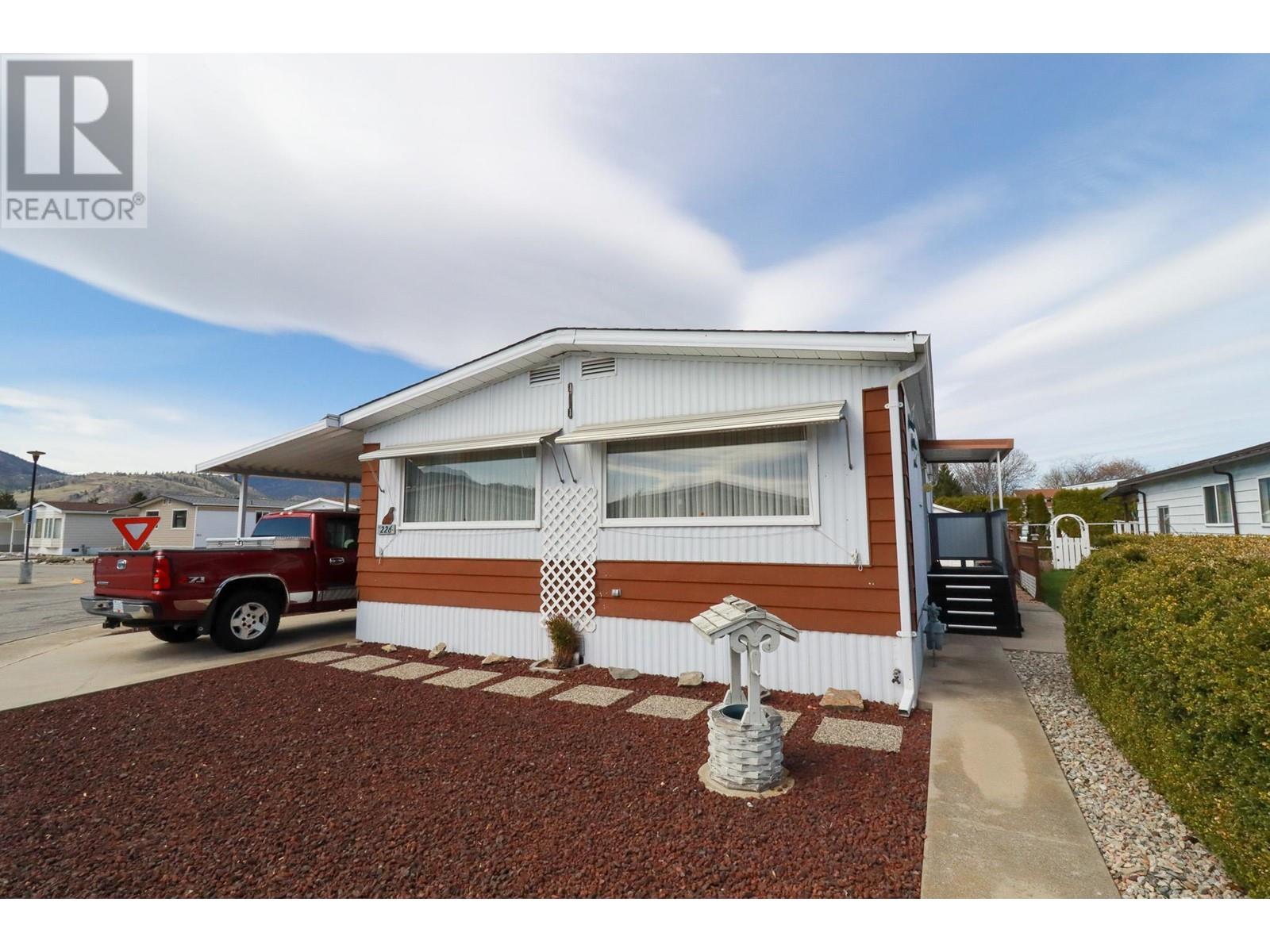 226 3105 South Main Street, Penticton