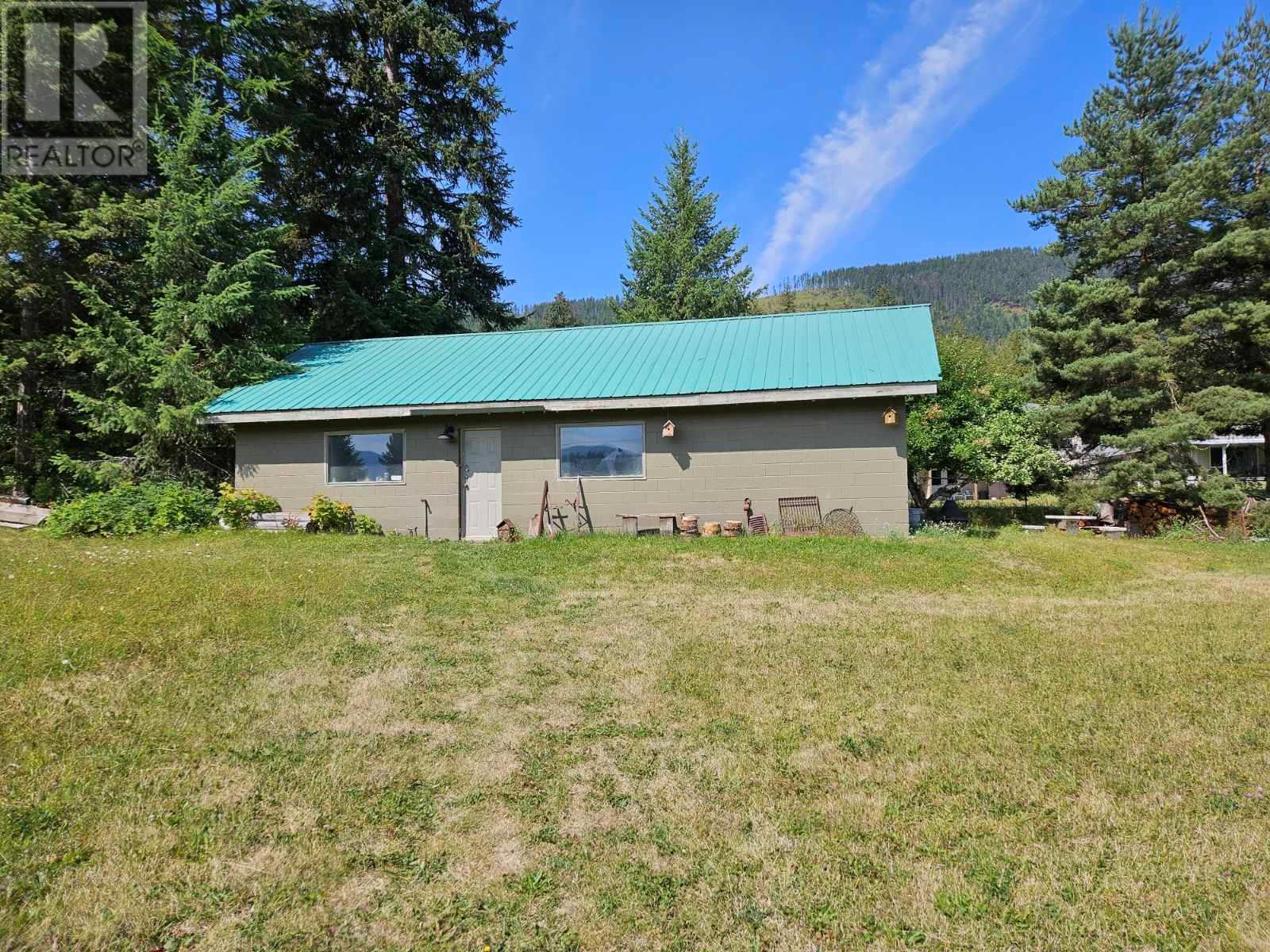  2598 Shuswap Avenue, Lumby