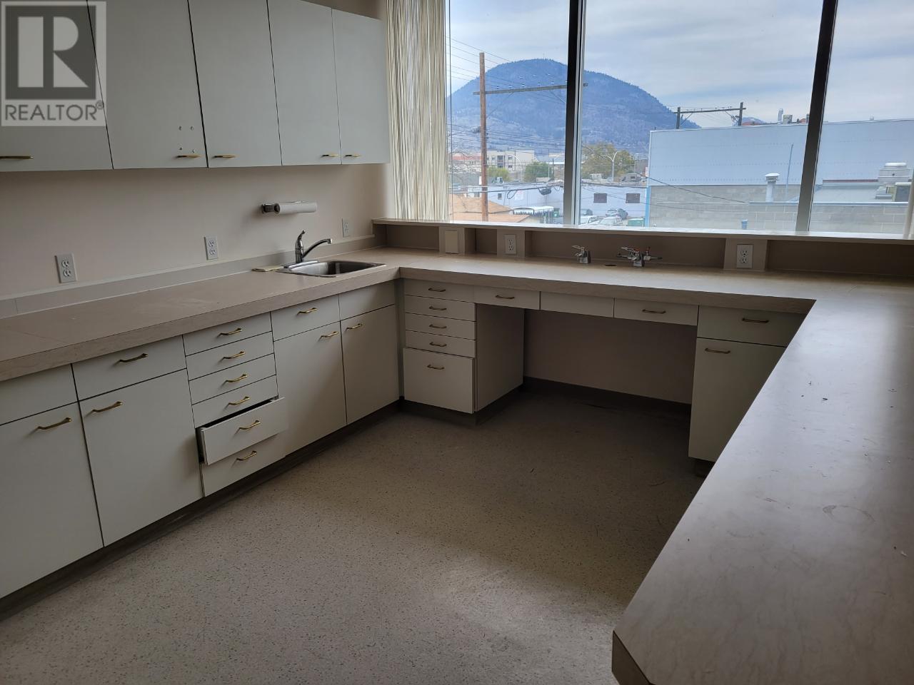 203 575 MAIN Street, Penticton