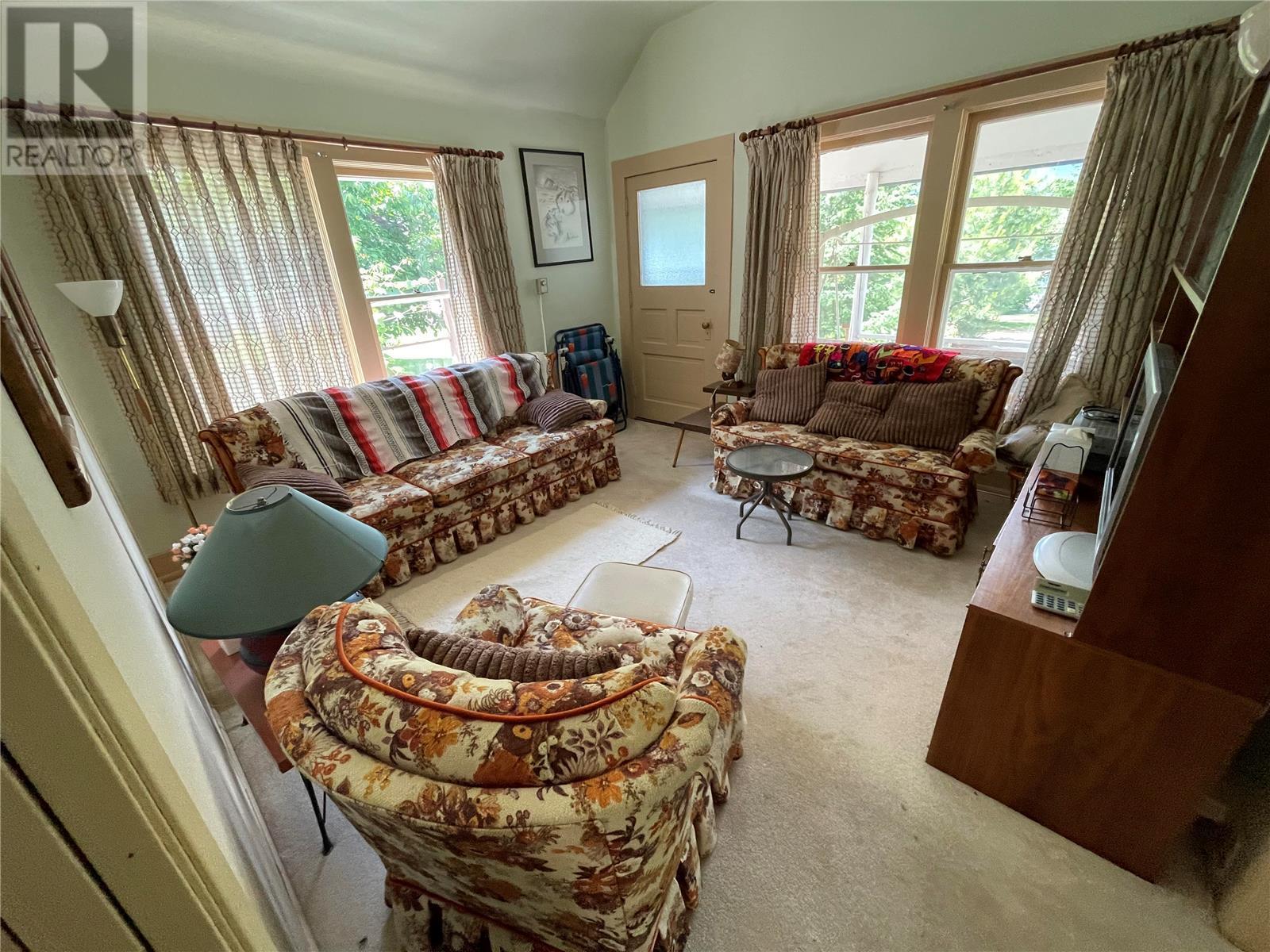 110 Russell Road - 38