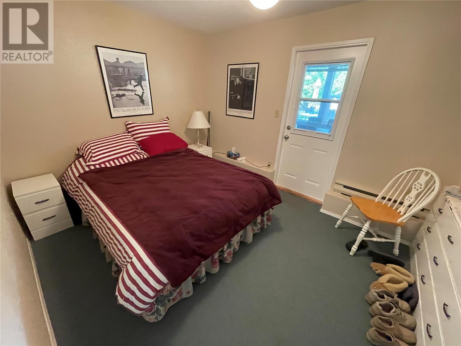 110 Russell Road - 32