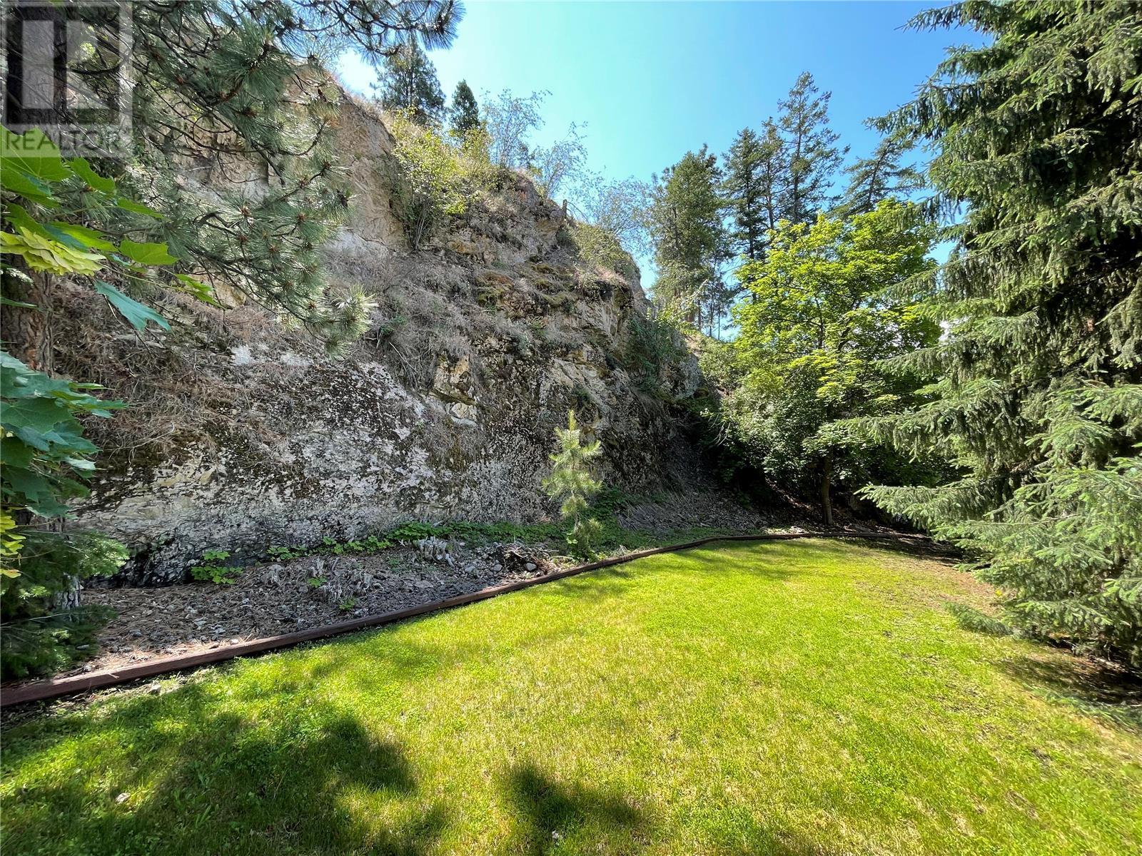 110 Russell Road - 22