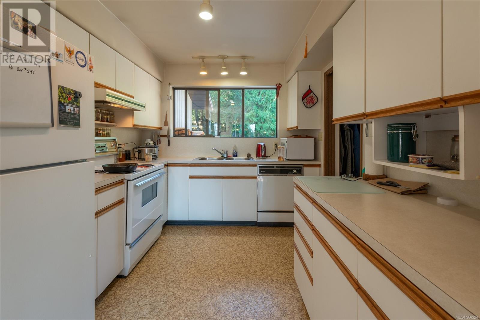 444 Blackburn Rd, Salt Spring