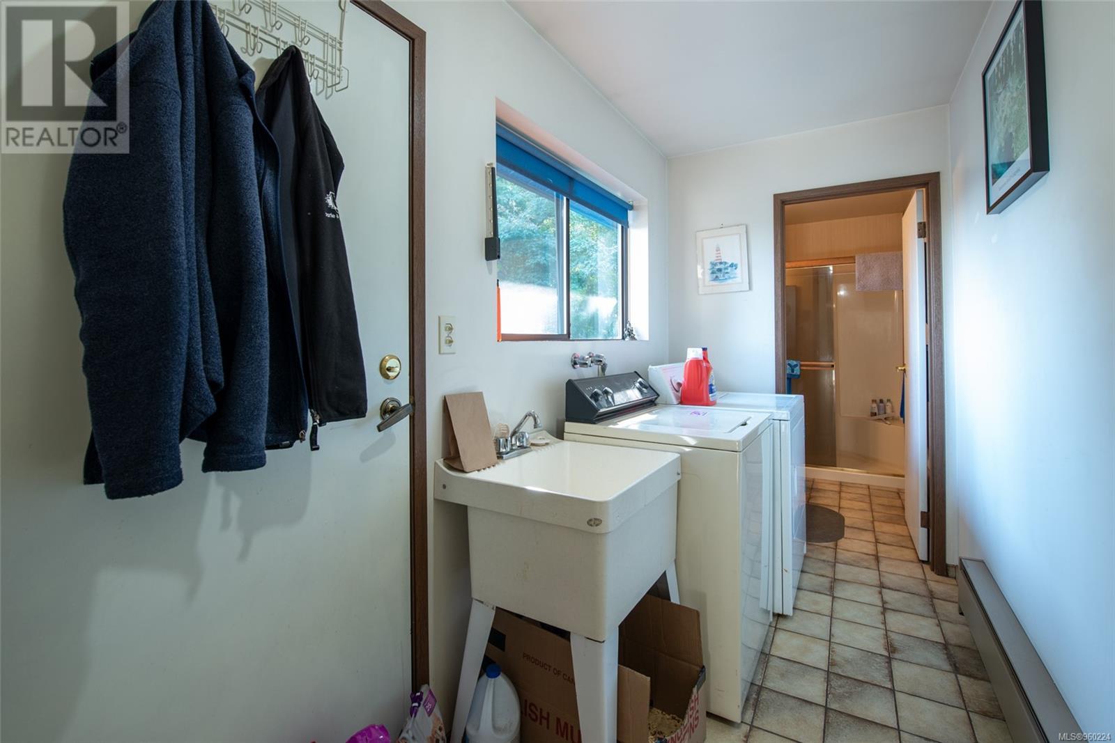 444 Blackburn Rd, Salt Spring