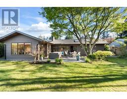 1128 MAPLEWOOD CRESCENT, North Vancouver