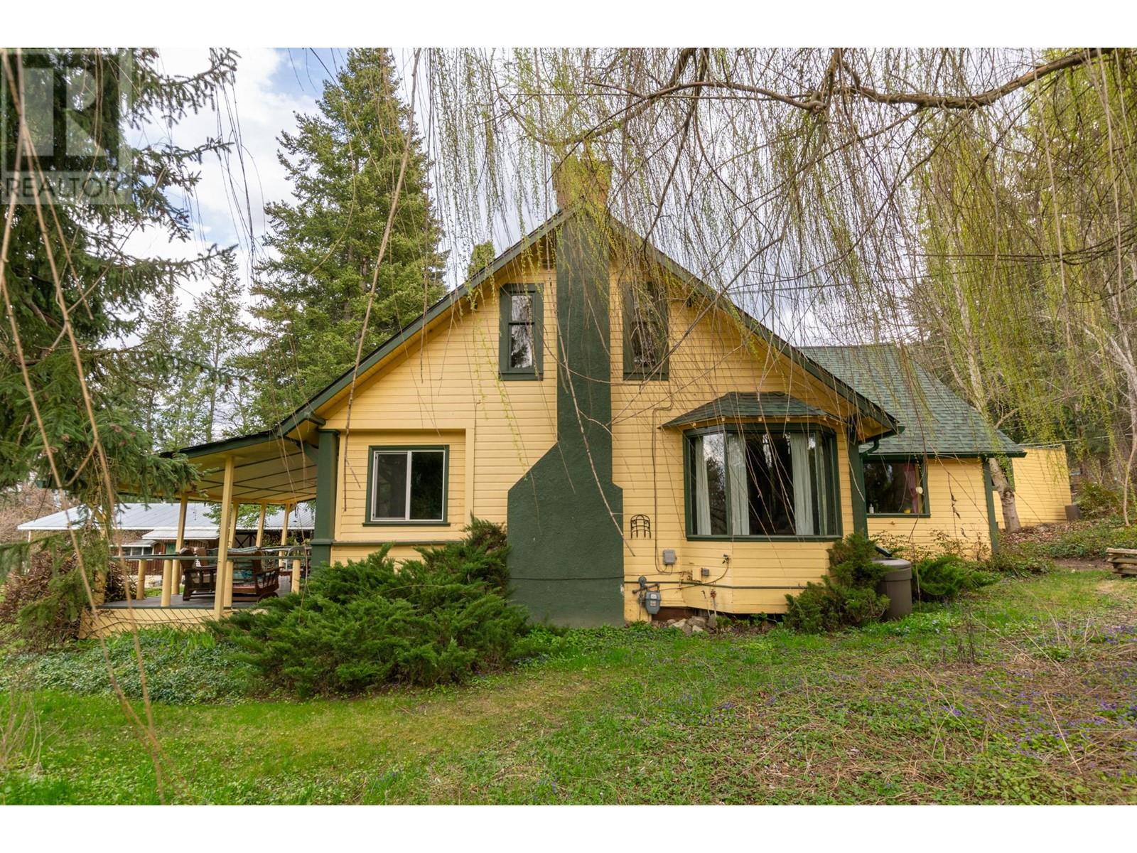  841 Foothill Road Southwest, Salmon Arm