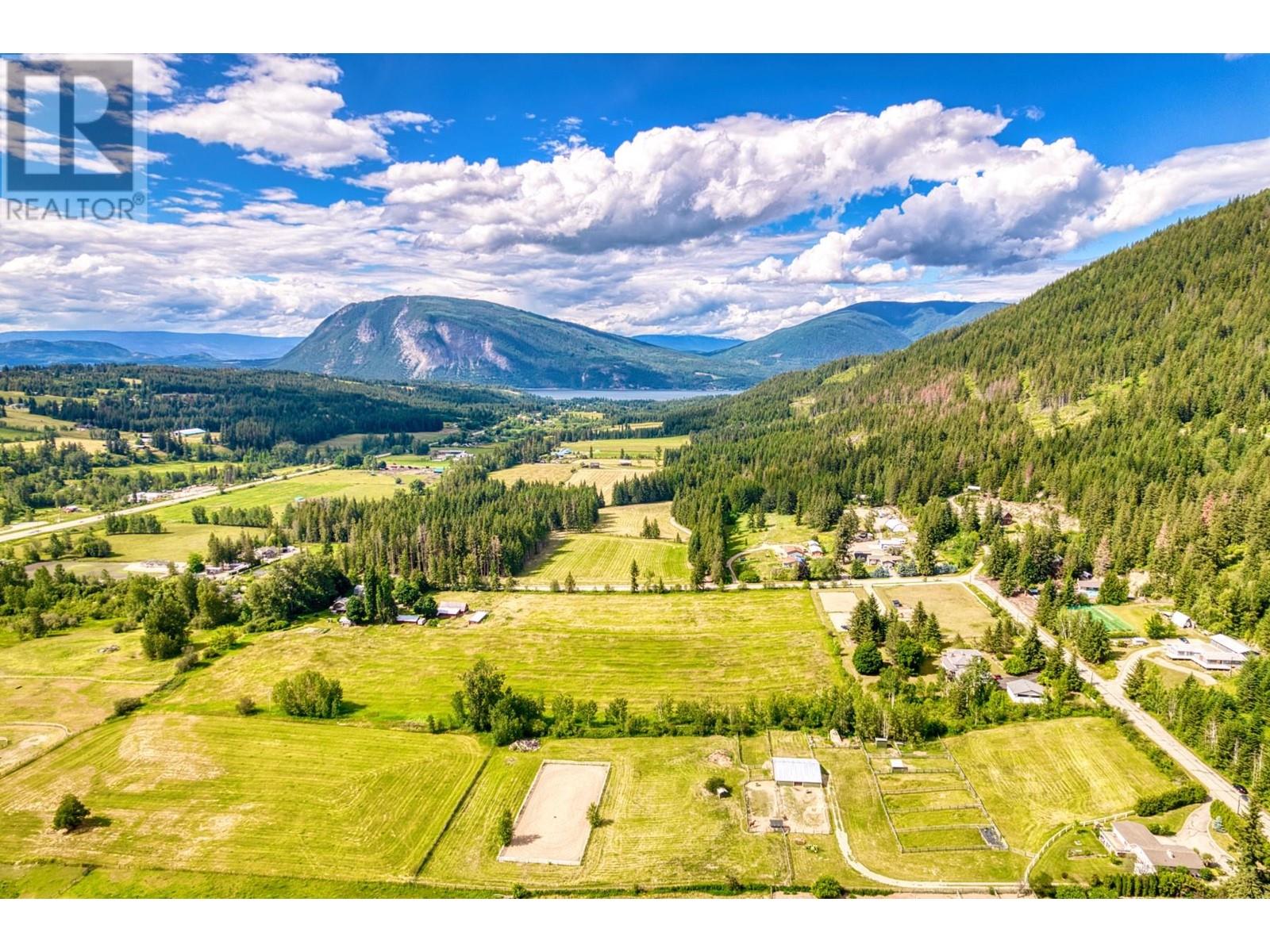 1631 60 Street NE, Salmon Arm