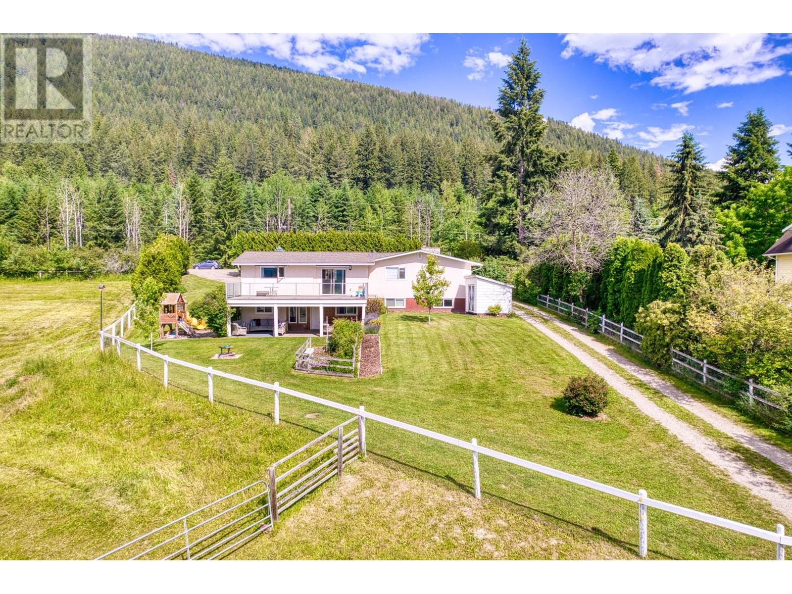 1631 60 Street NE, Salmon Arm