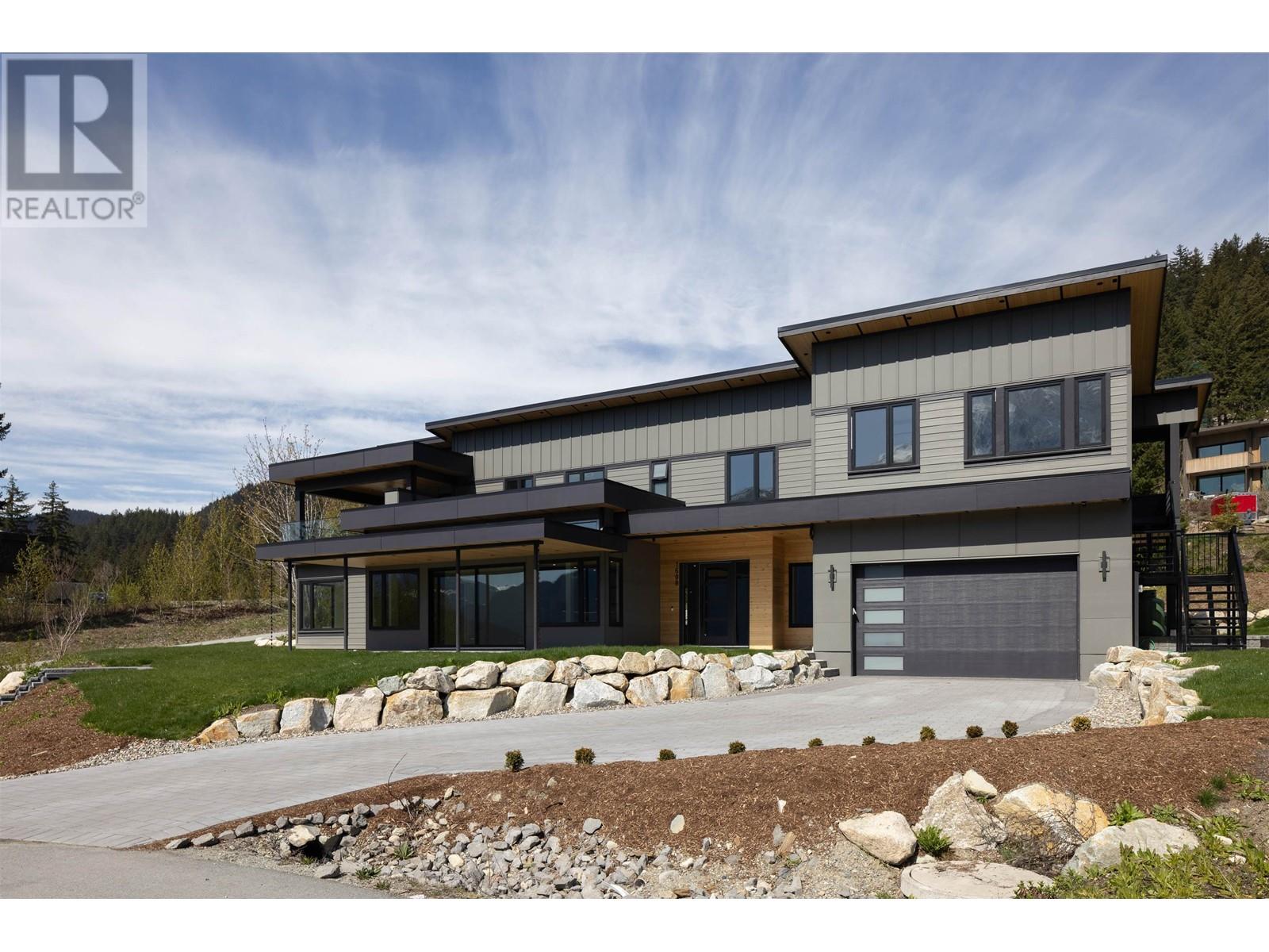 1608 Sisqa Peak Drive, Pemberton