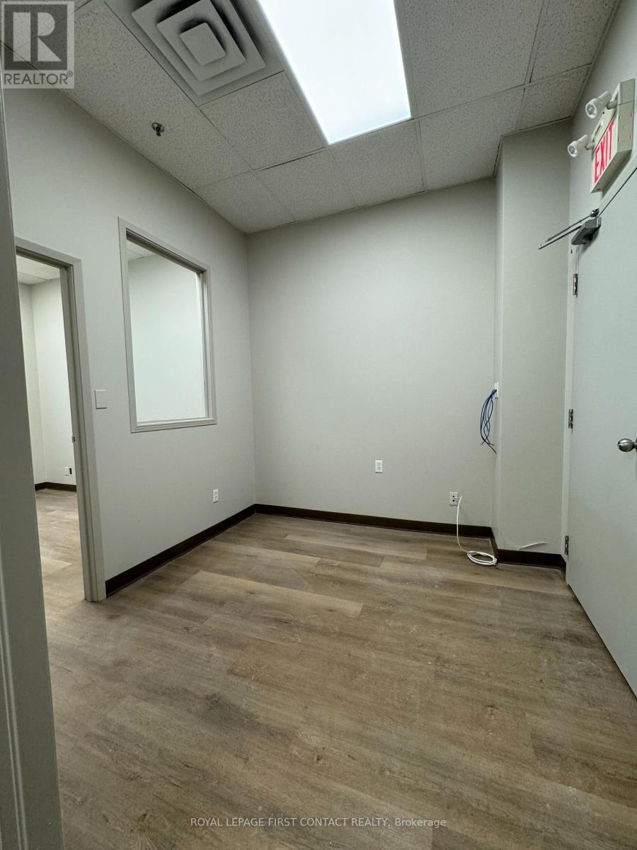 Photo 14 of 202 140 Dunlop Street E, Barrie ON