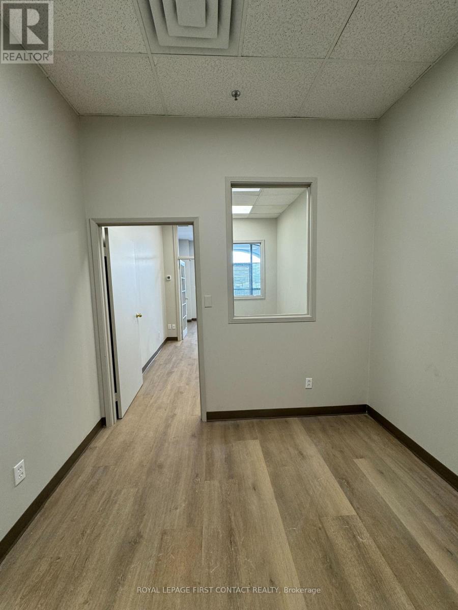 Photo 17 of 202 140 Dunlop Street E, Barrie ON