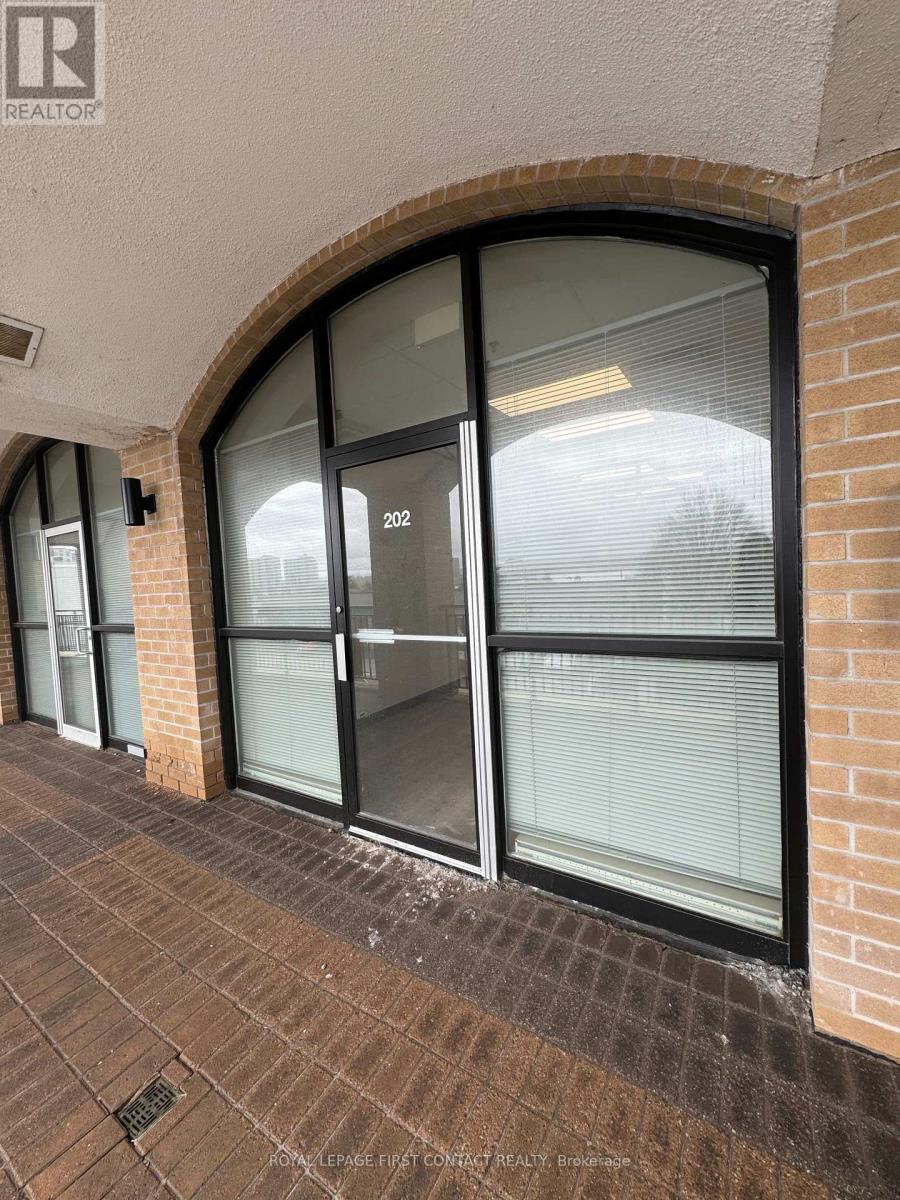 Photo 2 of 202 140 Dunlop Street E, Barrie ON