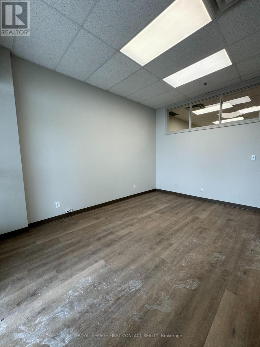 Photo 5 of 202 140 Dunlop Street E, Barrie ON