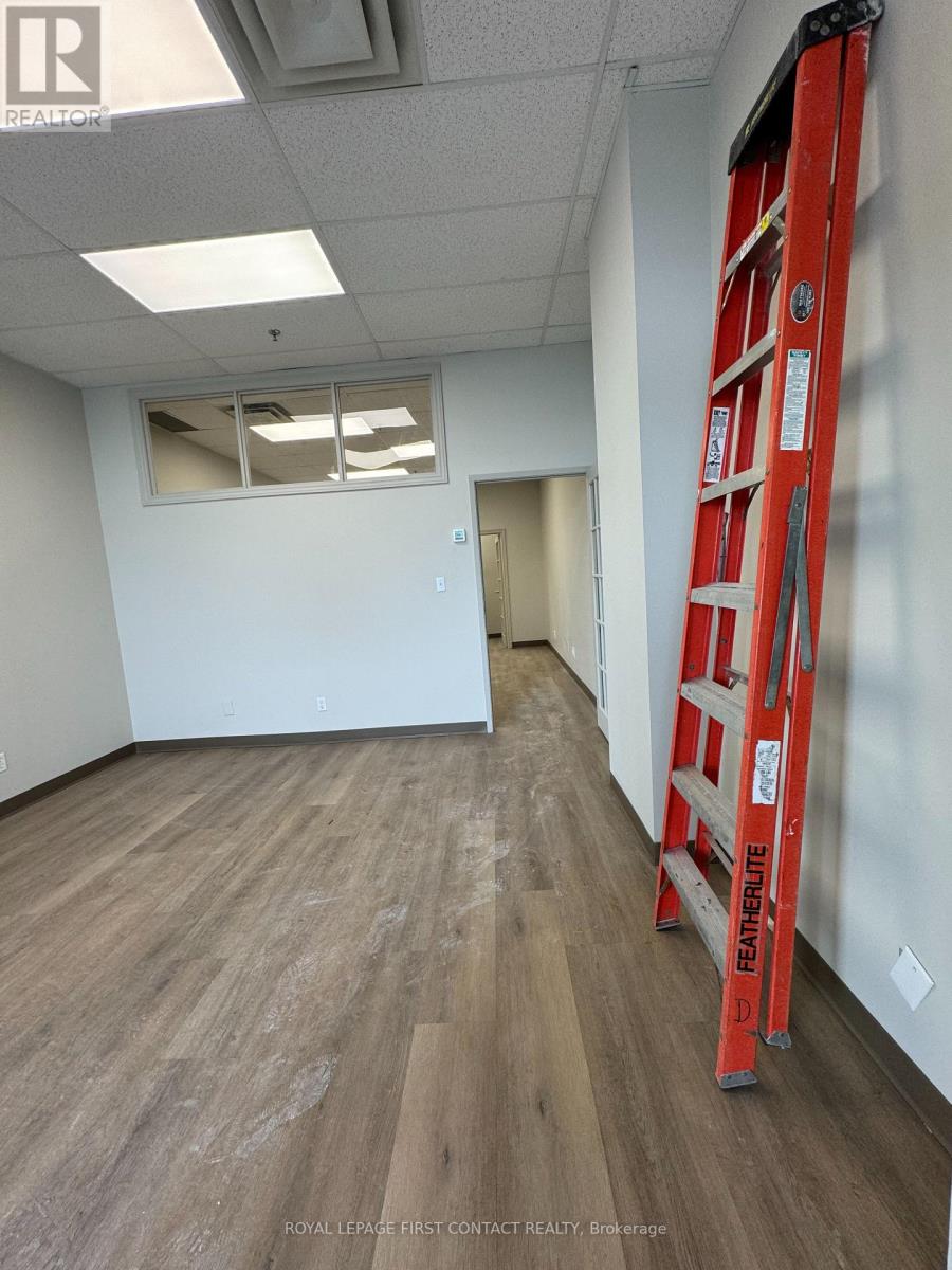 Photo 6 of 202 140 Dunlop Street E, Barrie ON