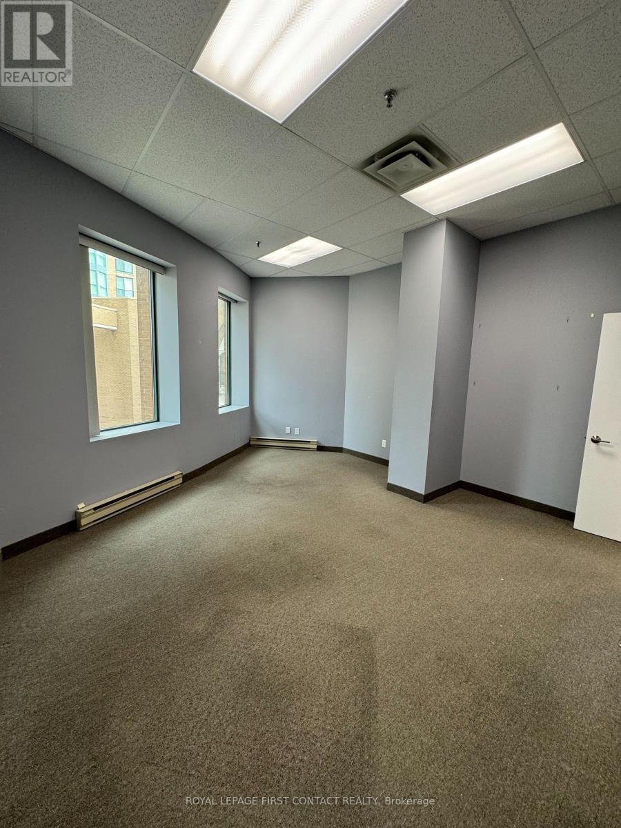 Photo 17 of 201 140 Dunlop Street E, Barrie ON