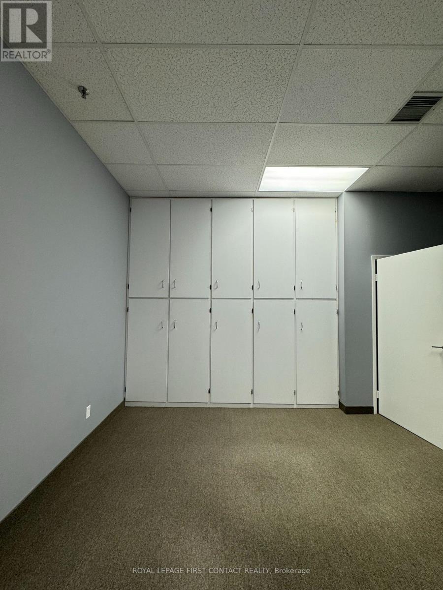 Photo 24 of 201 140 Dunlop Street E, Barrie ON