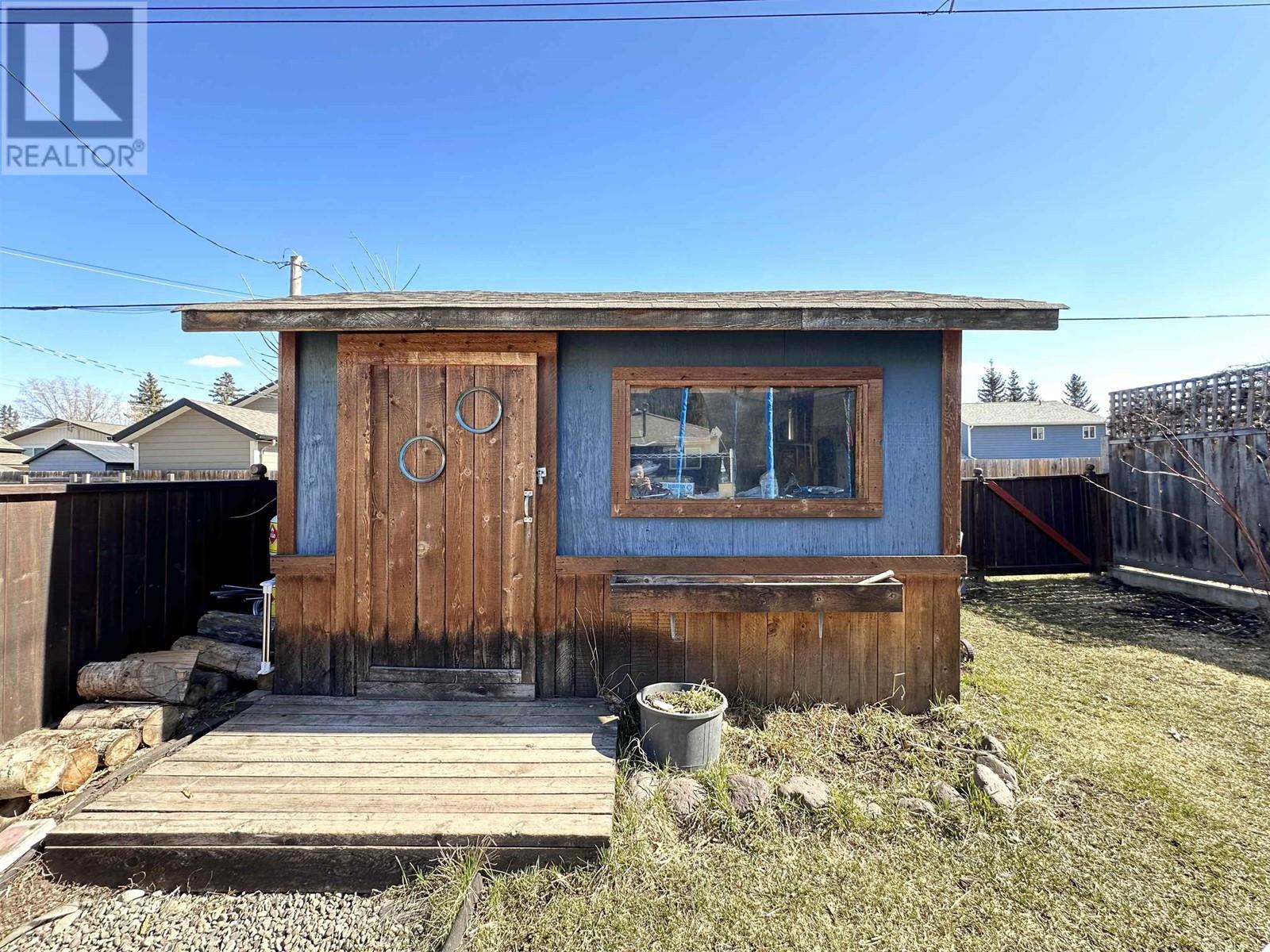 3952 BROADWAY Avenue, Smithers