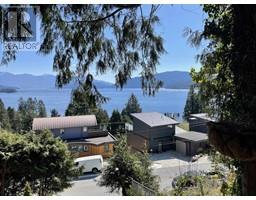 1833 NORTH ROAD, Gibsons