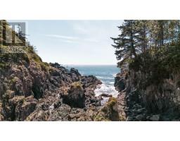 858 Barclay Pl, Ucluelet