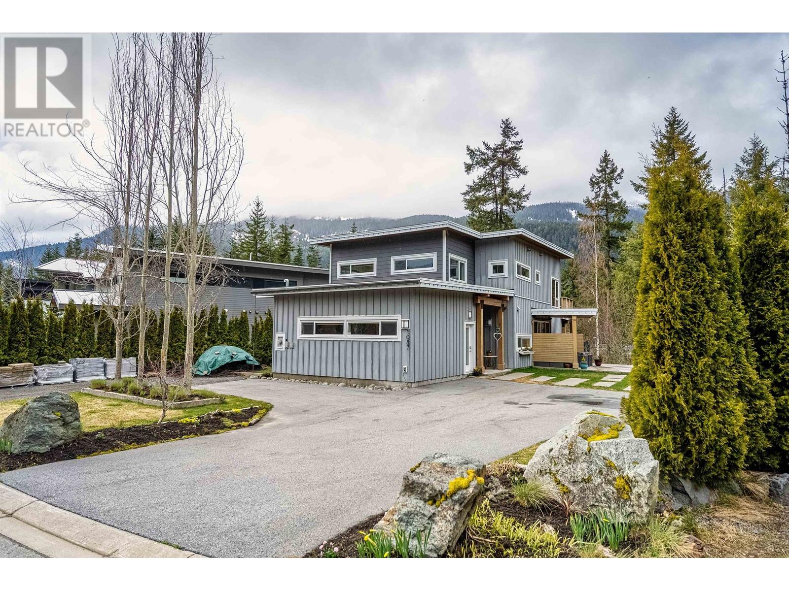 1087 MADELEY PLACE, Whistler
