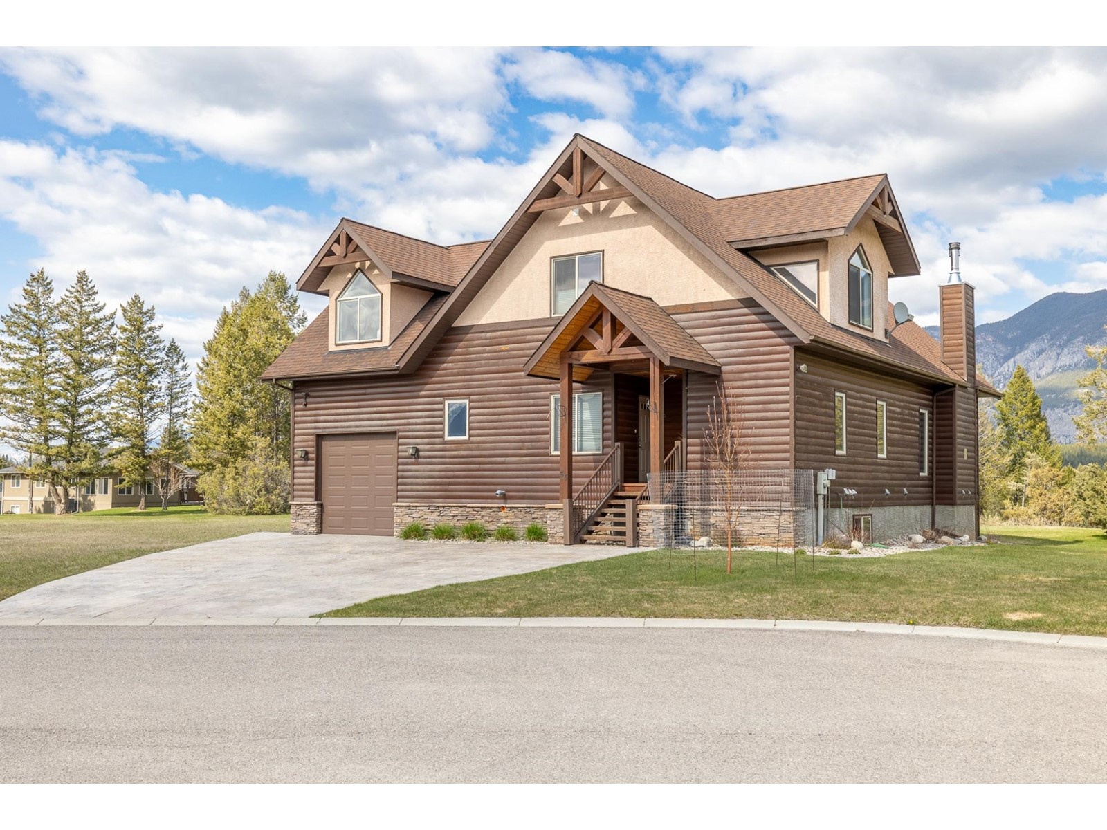 33 - 640 UPPER LAKEVIEW ROAD, Invermere