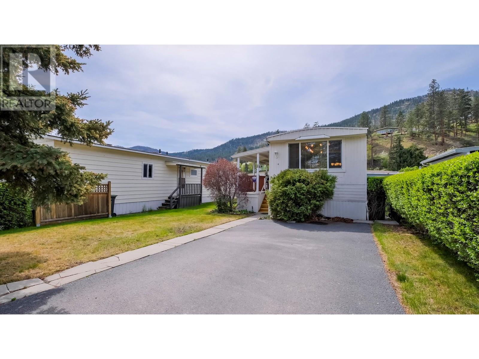 8 6711 97 Highway South, Peachland