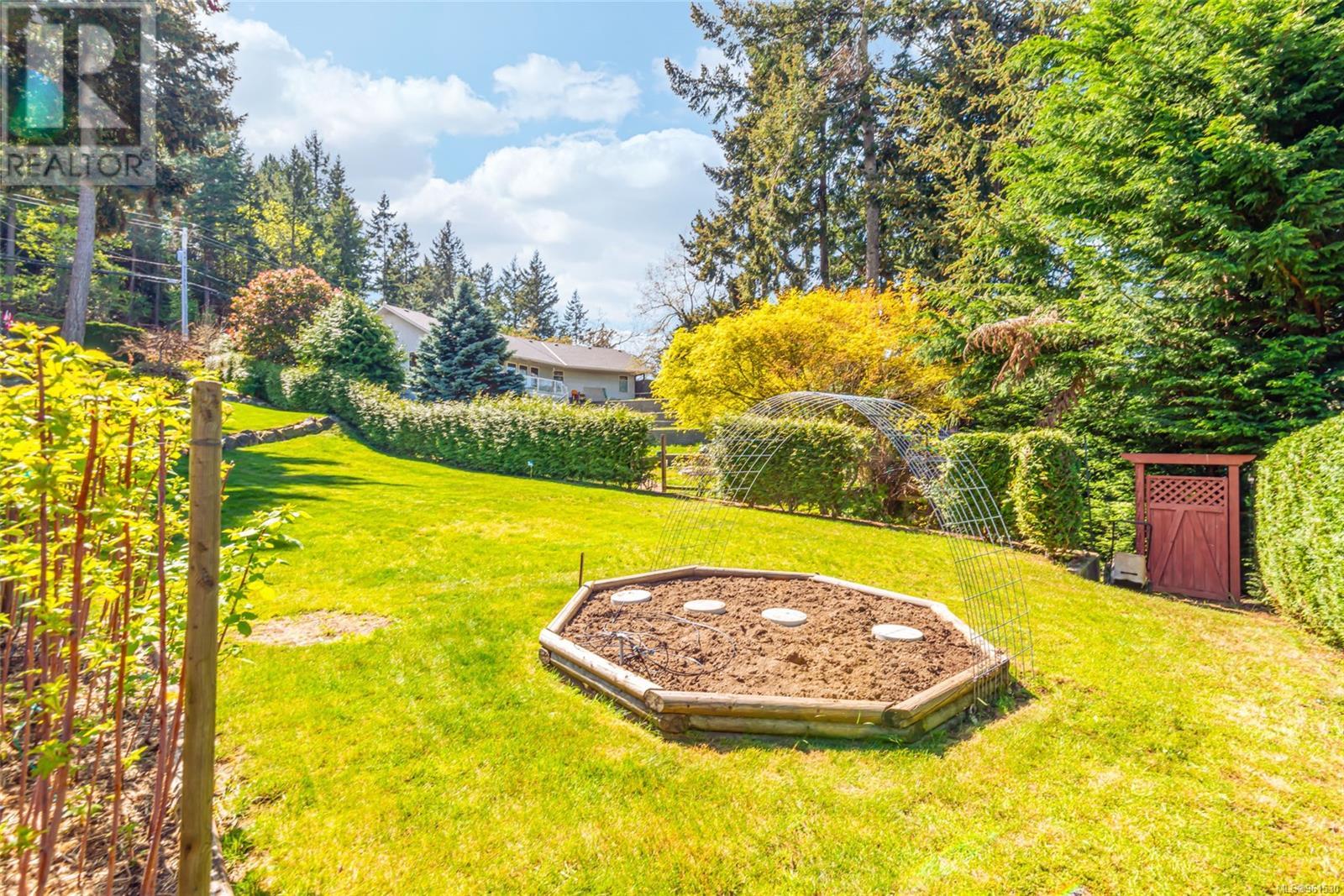 3285 Dolphin Dr, Nanoose Bay