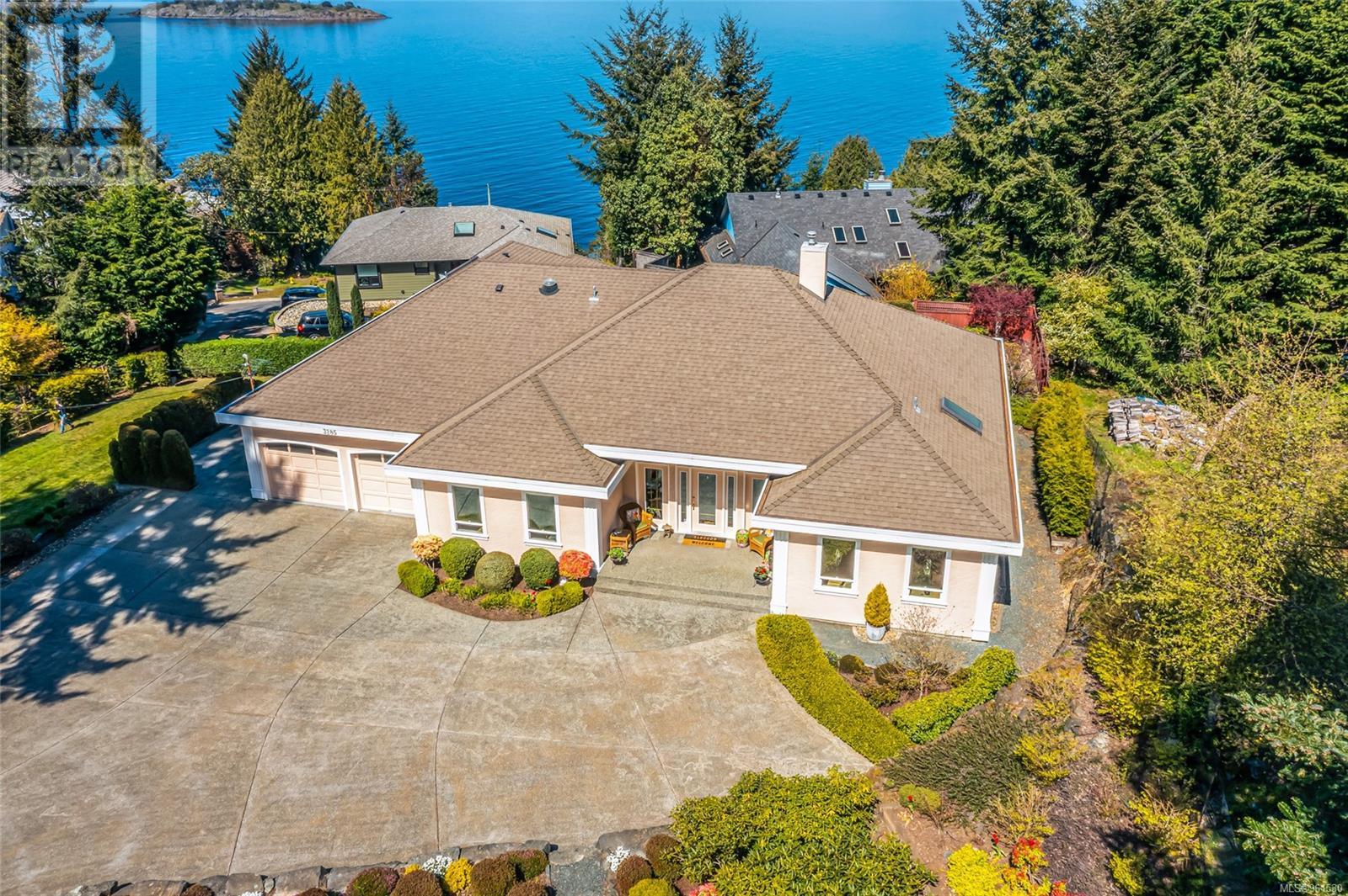 3285 Dolphin Dr, Nanoose Bay