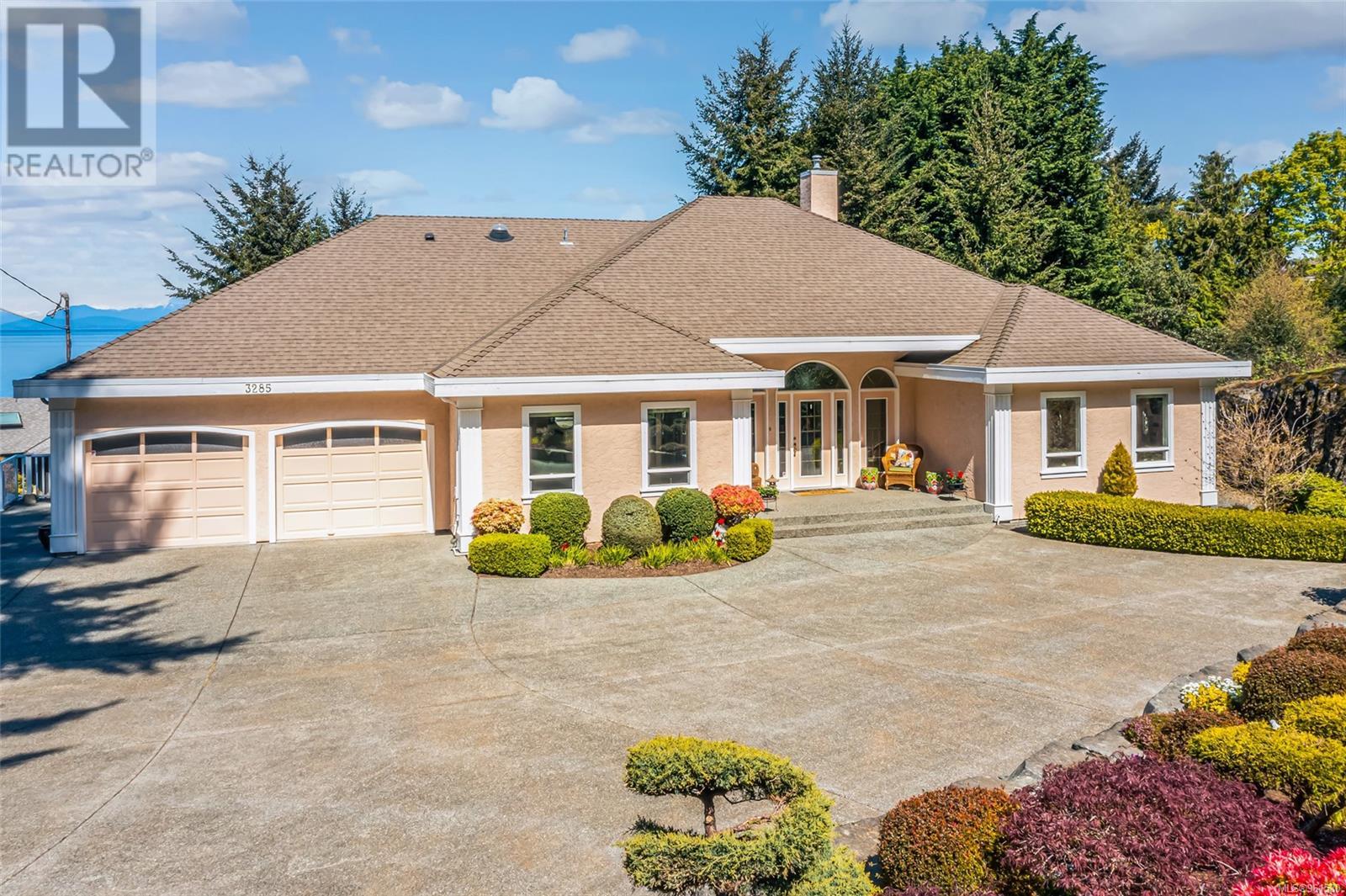 3285 Dolphin Dr, Nanoose Bay