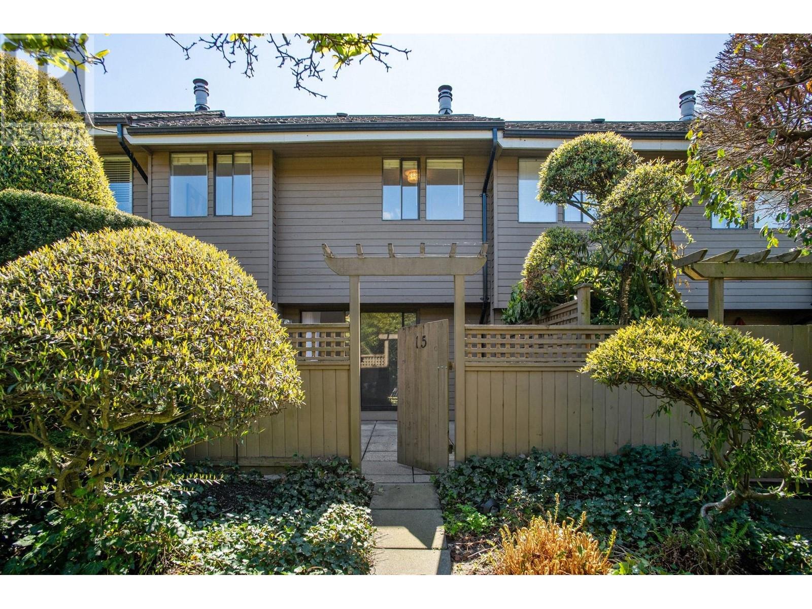 15 251 W 14TH STREET, North Vancouver