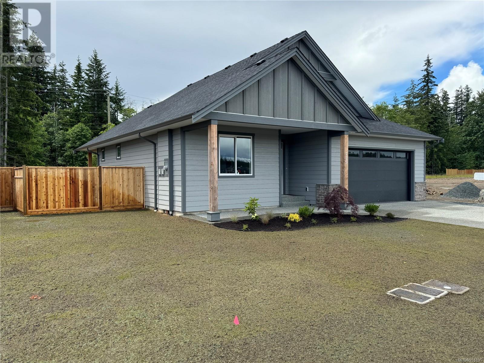 725 SALMONBERRY St, Campbell River