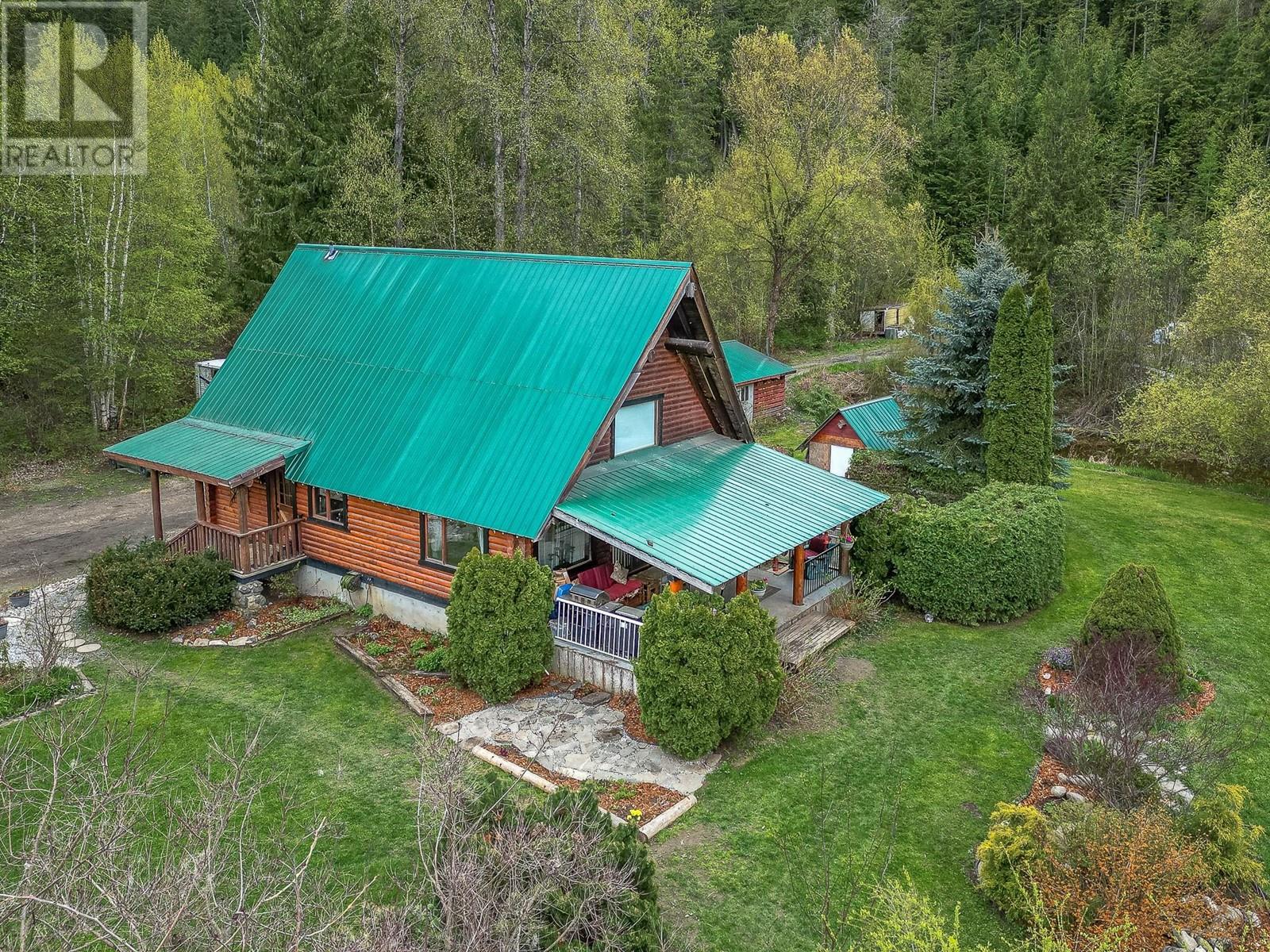 2370 Trans Canada Highway, Sicamous